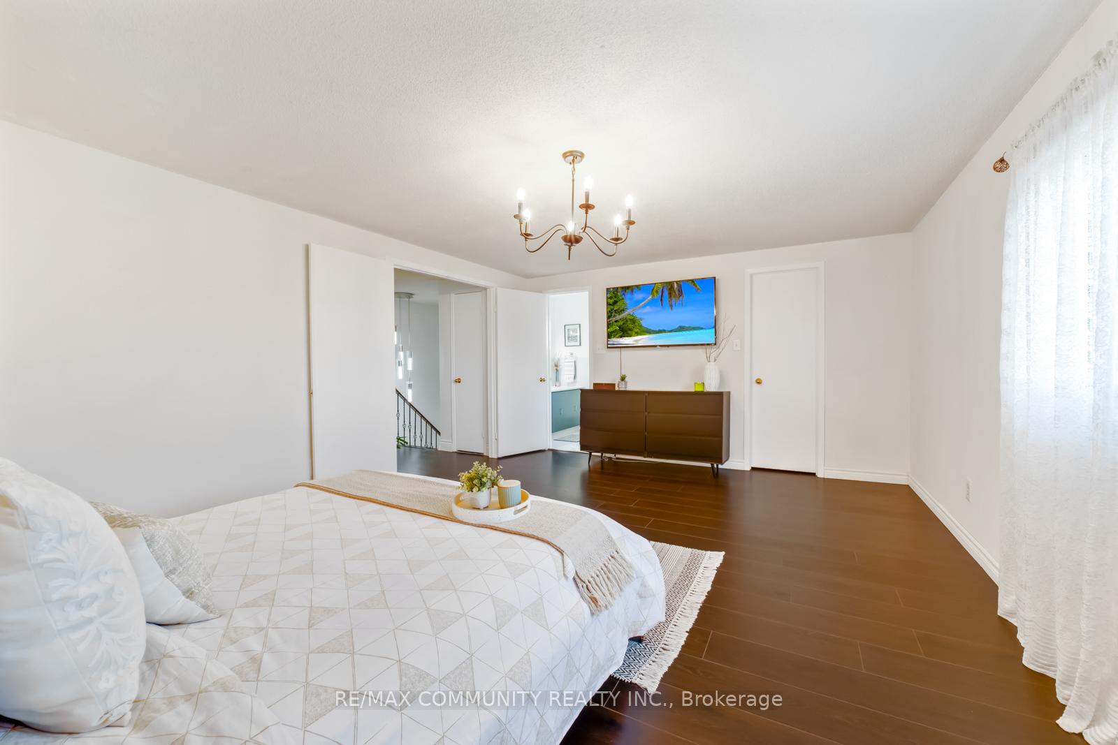 Photo 23 of 47 Cornwall Drive, Ajax, Central — HOMEH