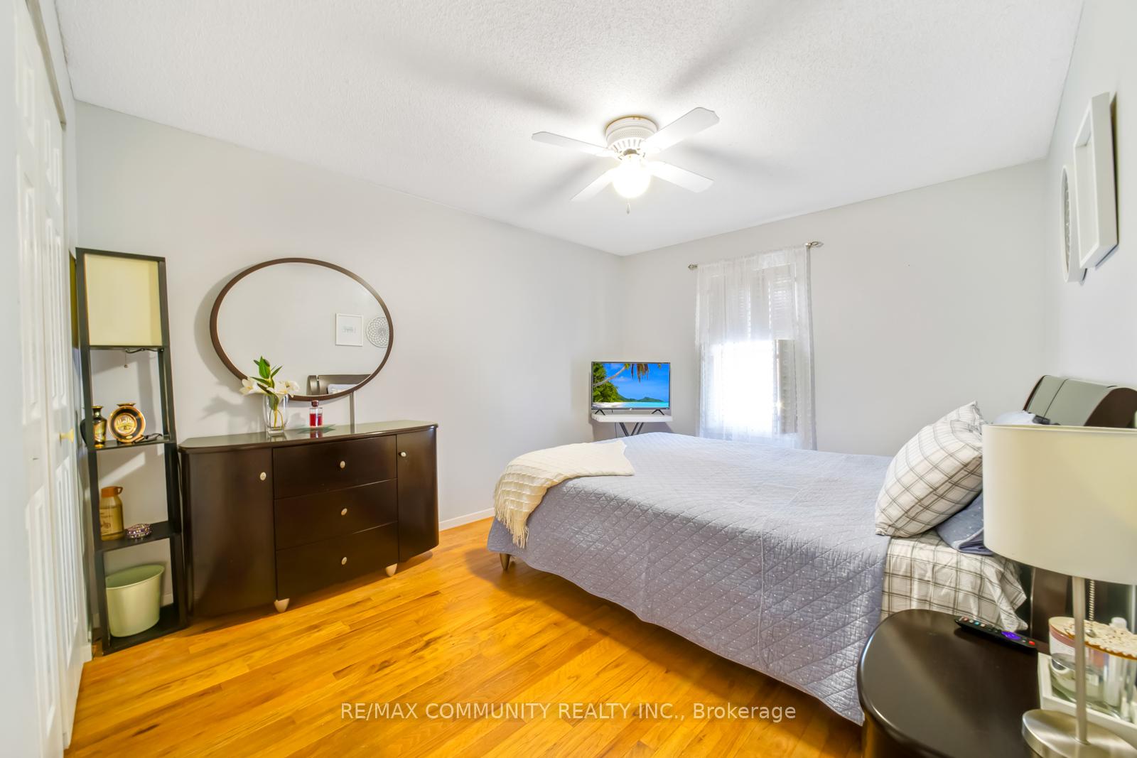 Photo 25 of 47 Cornwall Drive, Ajax, Central — HOMEH