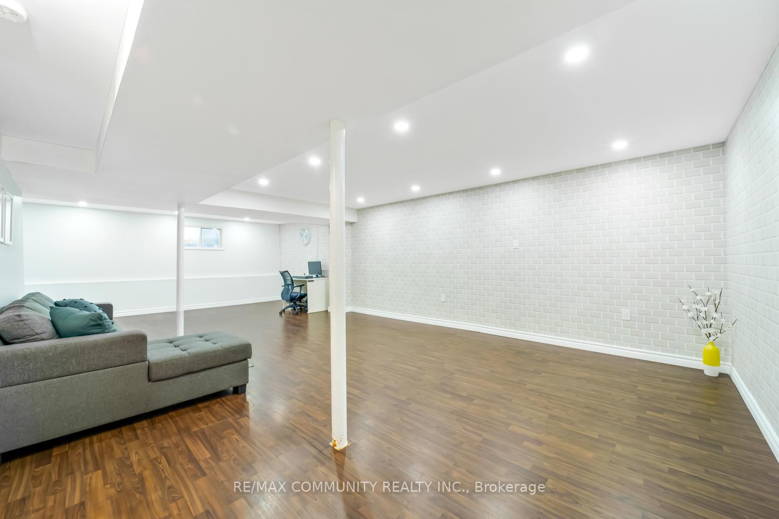 Photo 30 of 47 Cornwall Drive, Ajax, Central — HOMEH