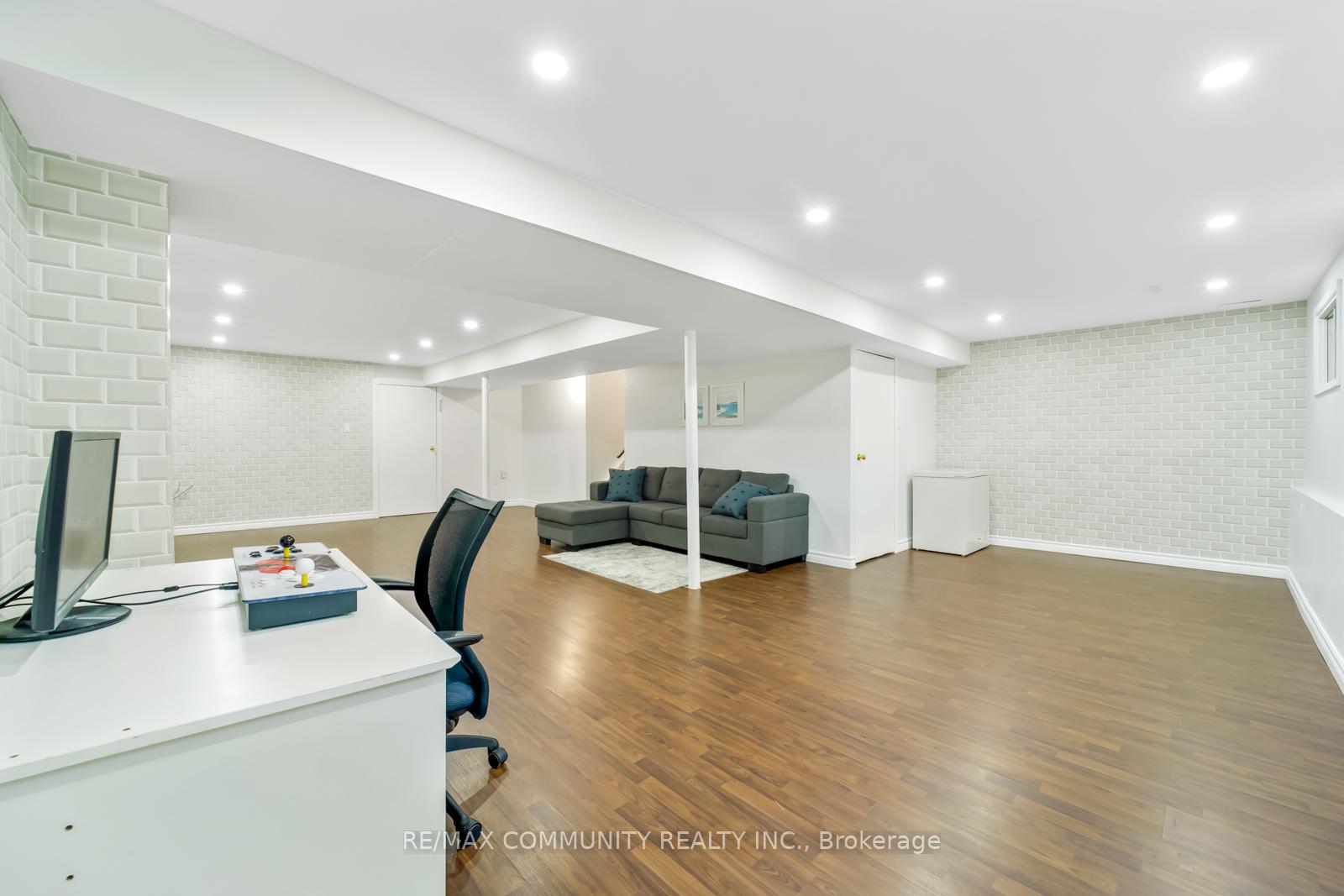Photo 32 of 47 Cornwall Drive, Ajax, Central — HOMEH