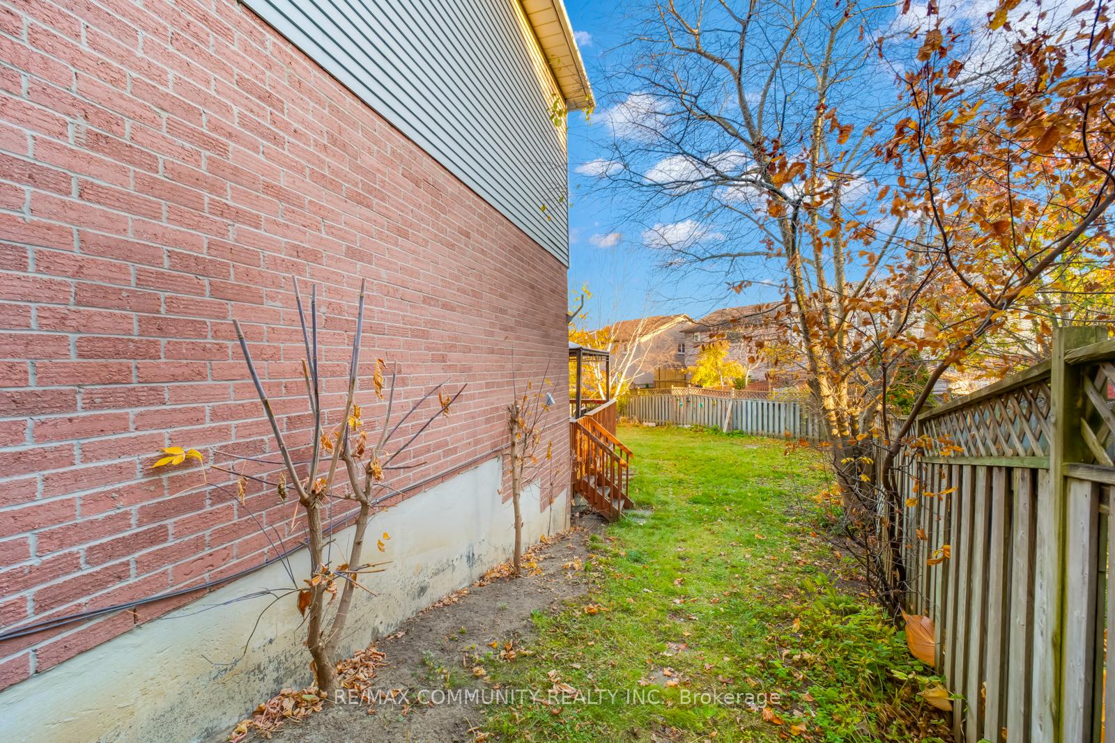 Photo 33 of 47 Cornwall Drive, Ajax, Central — HOMEH