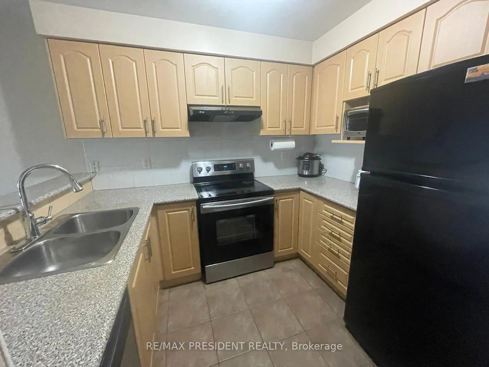 Photo 10 of 107 Rockgarden Trail, Brampton, Sandringham-Wellington — HOMEH