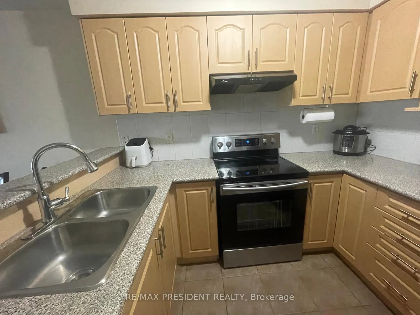 Photo 12 of 107 Rockgarden Trail, Brampton, Sandringham-Wellington — HOMEH