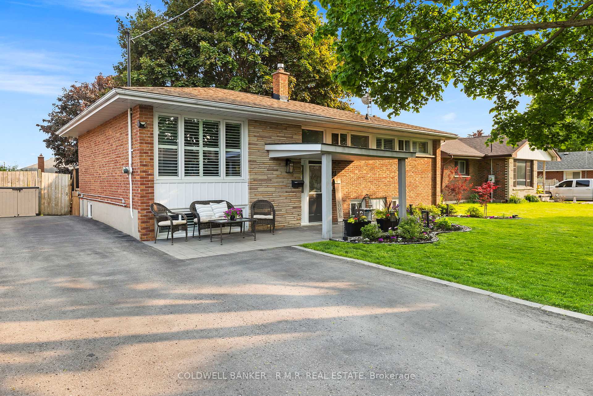 Photo 2 of 21 Parkway Crescent, Clarington, Bowmanville — HOMEH