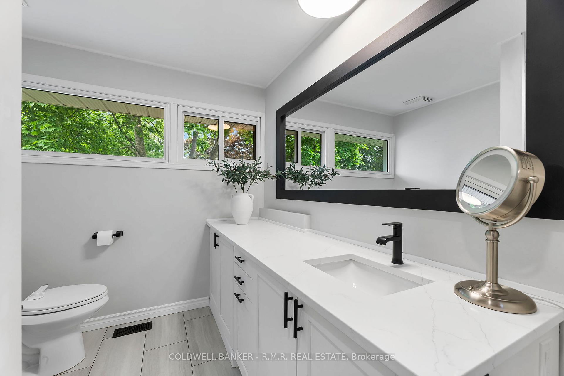 Photo 13 of 21 Parkway Crescent, Clarington, Bowmanville — HOMEH
