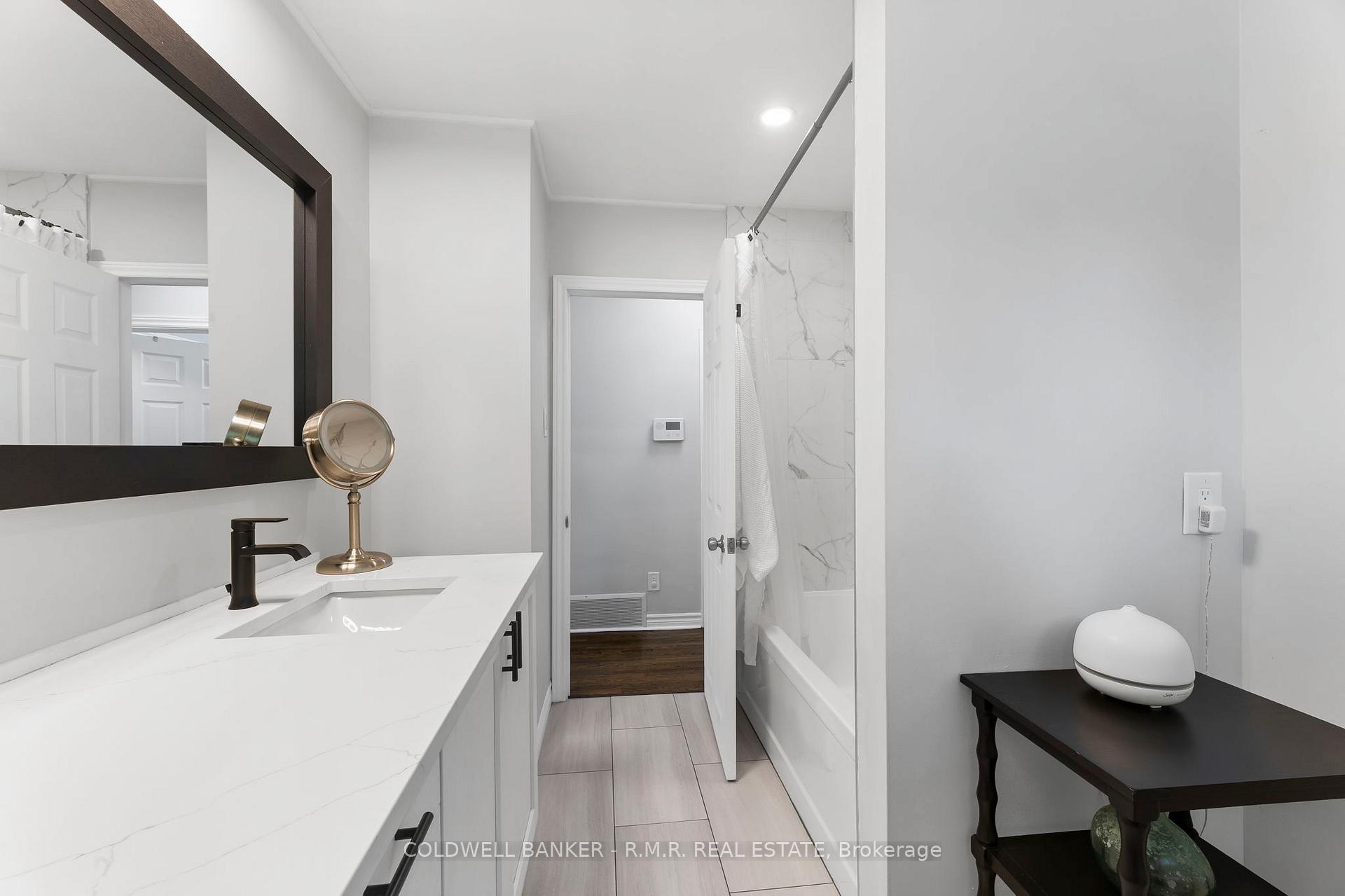 Photo 14 of 21 Parkway Crescent, Clarington, Bowmanville — HOMEH