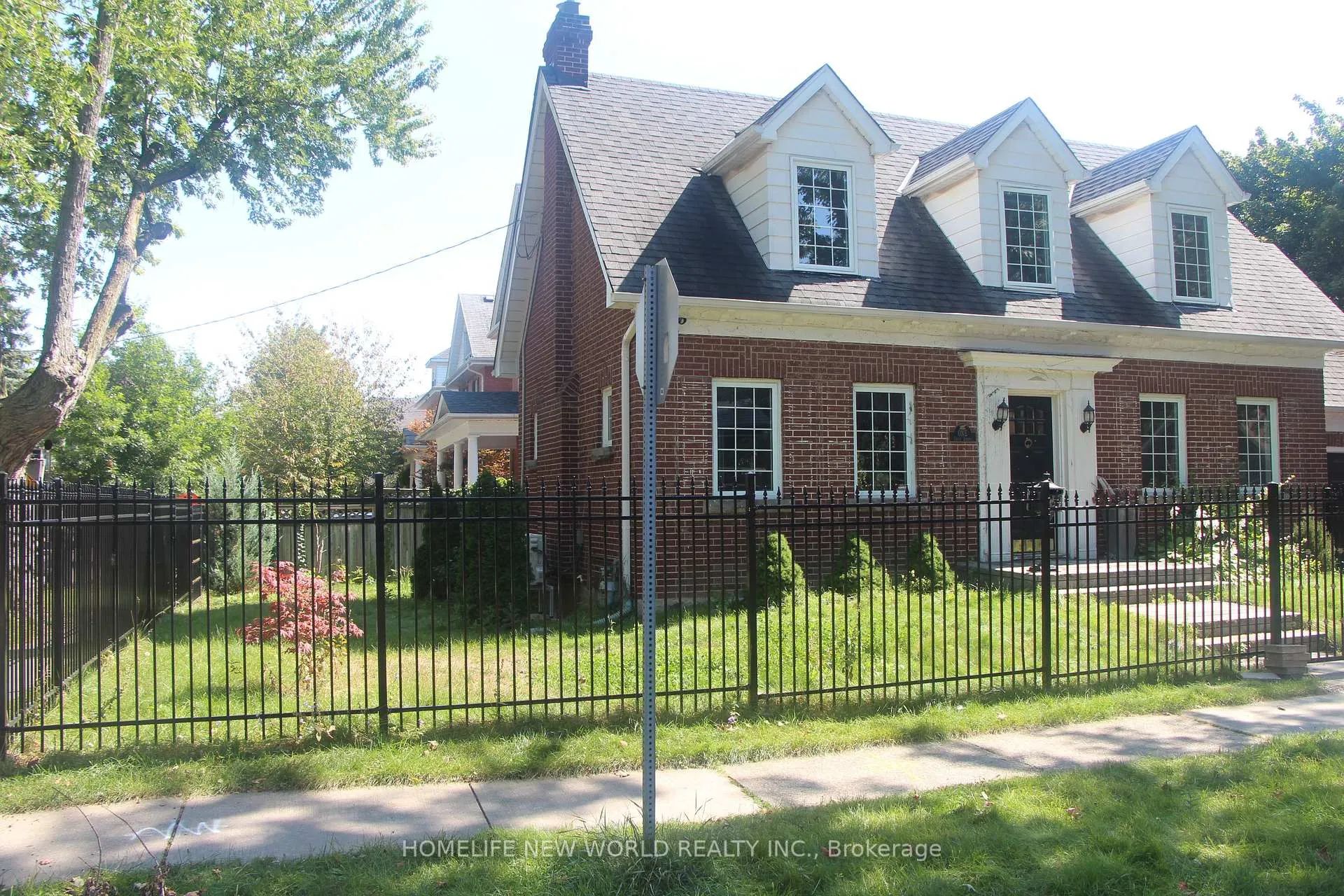 Photo 3 of 1 Craig Street, Brampton, Downtown Brampton — HOMEH
