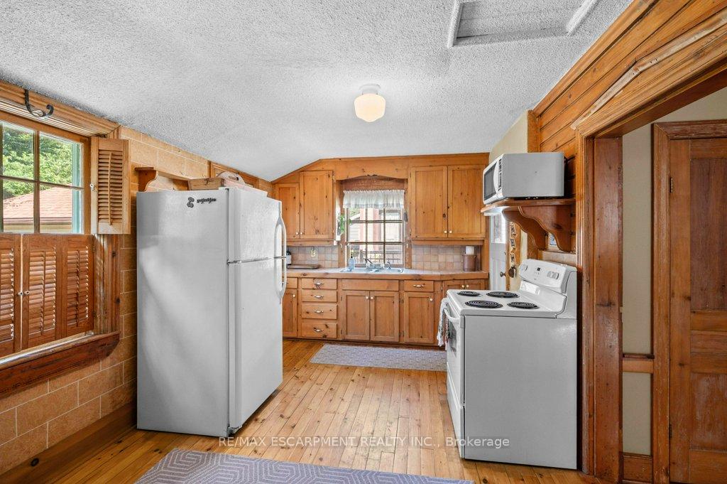 Photo 23 of 314 Delaware Avenue, Burlington, Brant — HOMEH