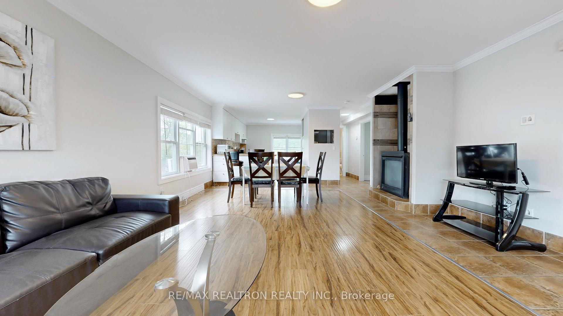 Photo 3 of Unit 2nd Floor, 322 Miami Drive, Georgina, Keswick South — HOMEH