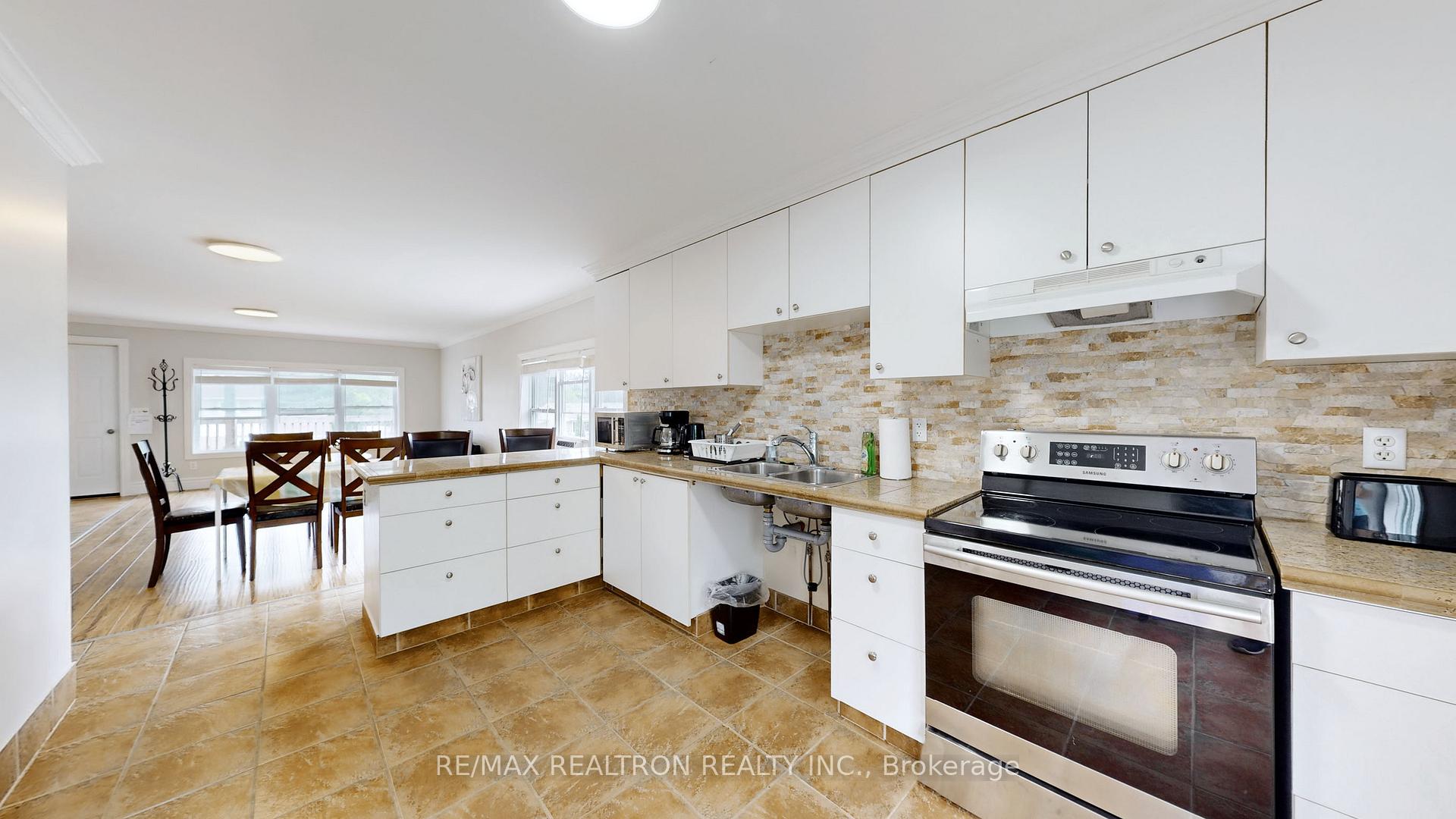 Photo 12 of Unit 2nd Floor, 322 Miami Drive, Georgina, Keswick South — HOMEH