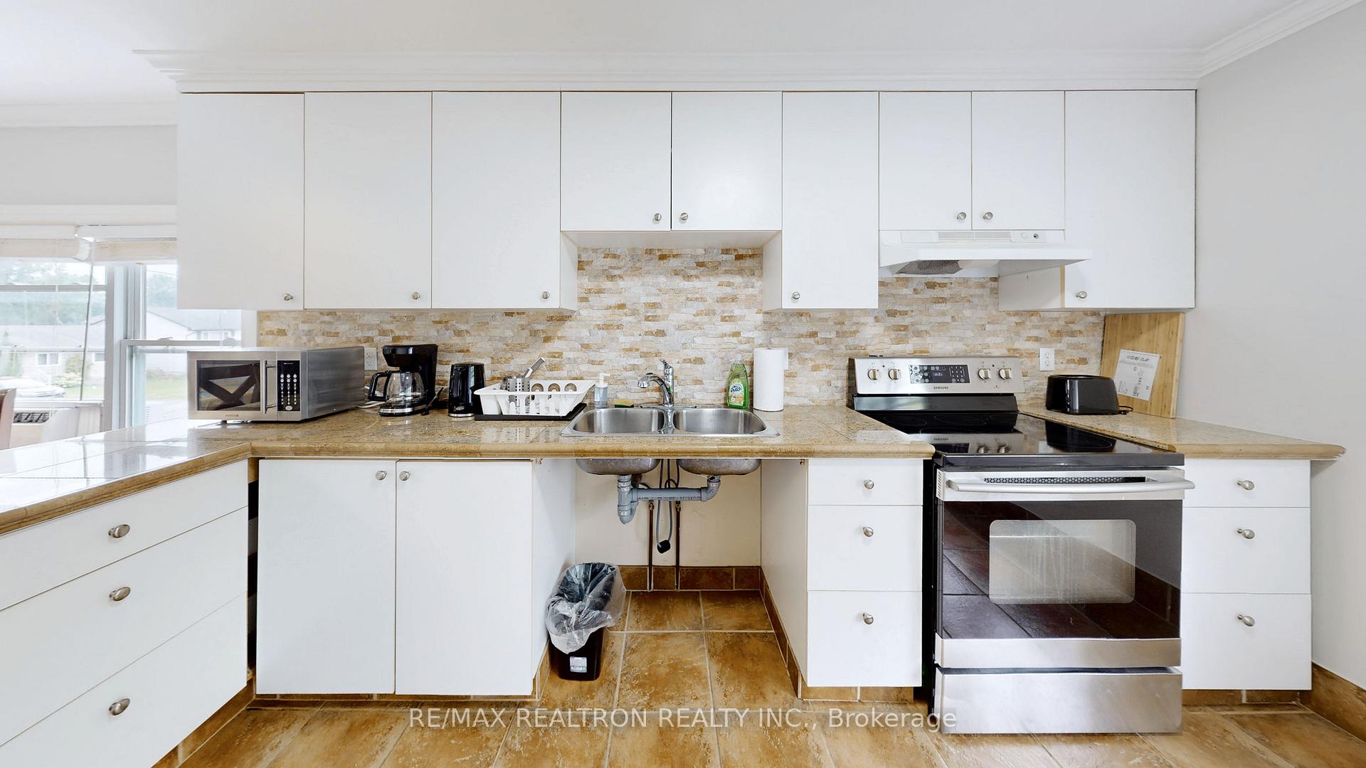 Photo 14 of Unit 2nd Floor, 322 Miami Drive, Georgina, Keswick South — HOMEH