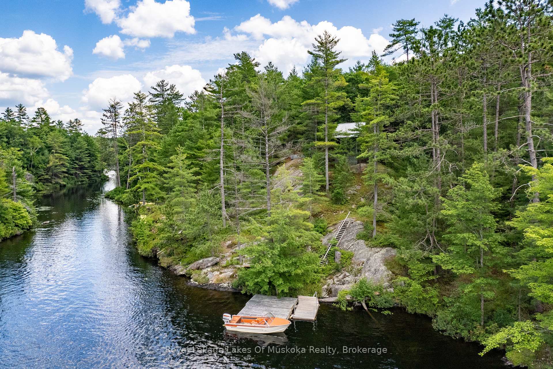 Photo 2 of 998 Gull Lake, Gravenhurst, Muskoka (S) — HOMEH