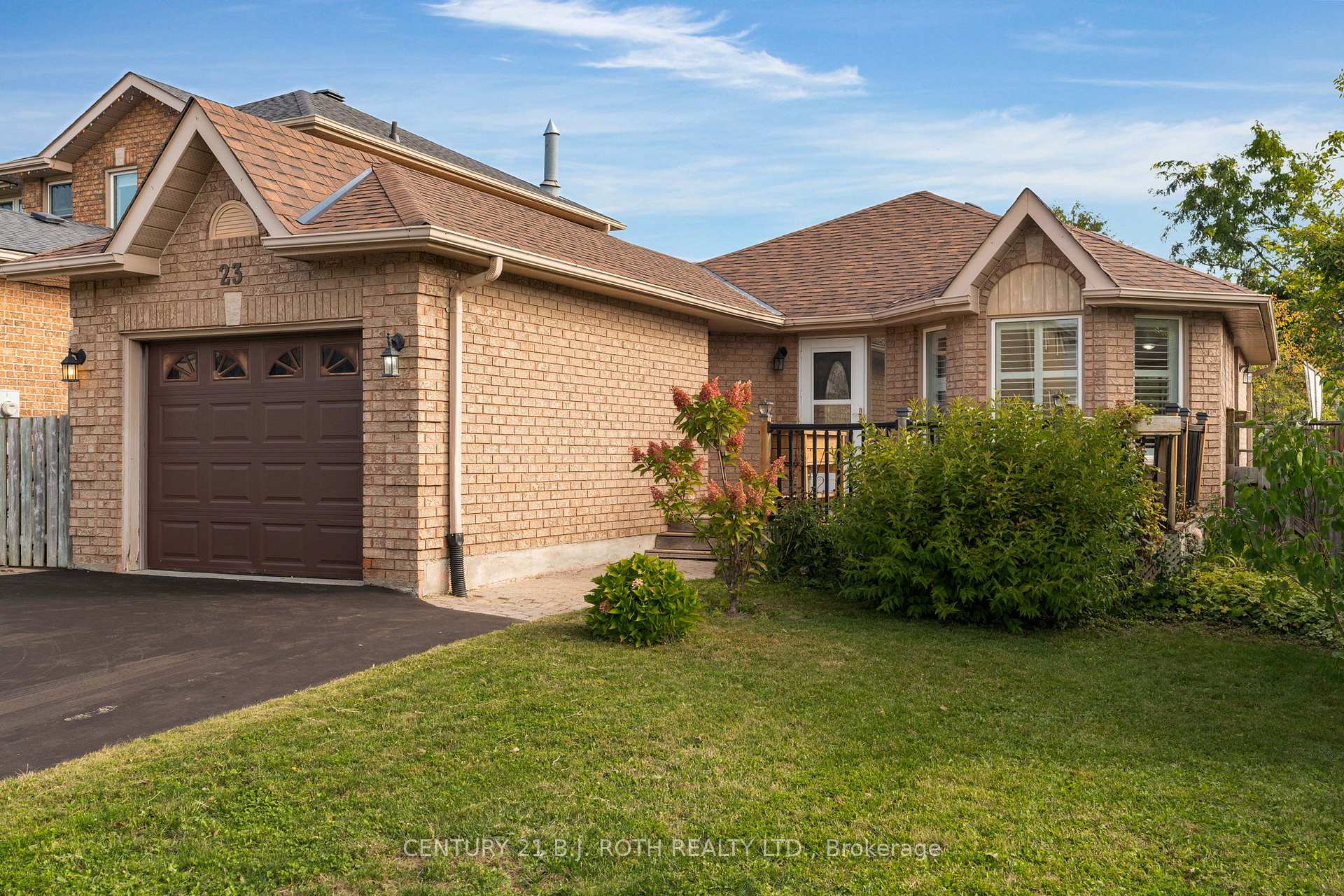 Photo 2 of 23 Grasett Crescent, Barrie, West Bayfield — HOMEH