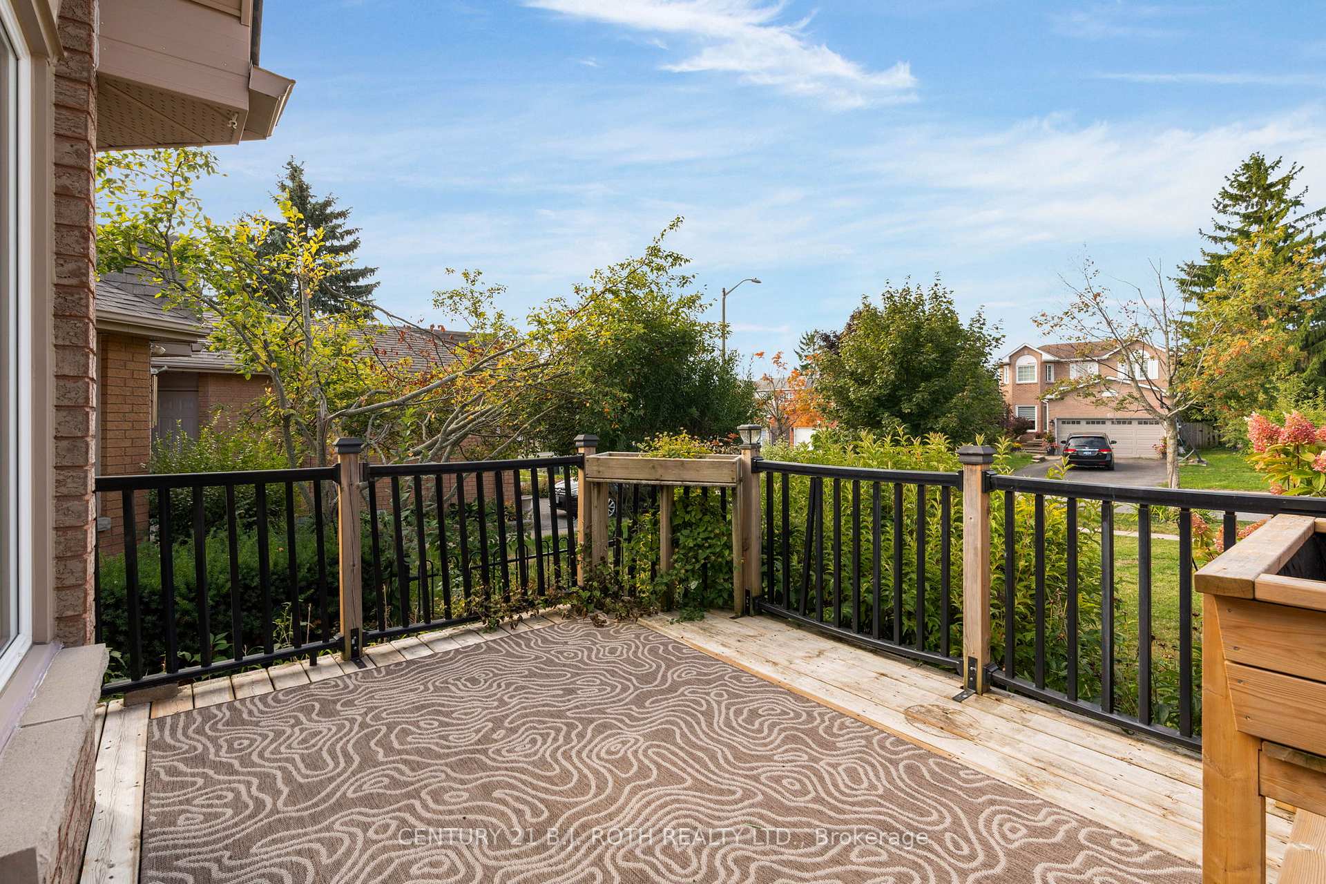 Photo 4 of 23 Grasett Crescent, Barrie, West Bayfield — HOMEH