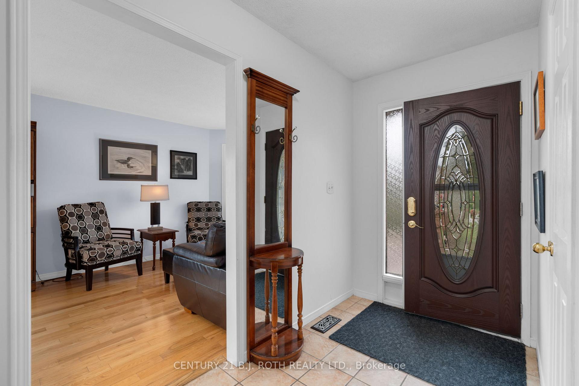 Photo 5 of 23 Grasett Crescent, Barrie, West Bayfield — HOMEH