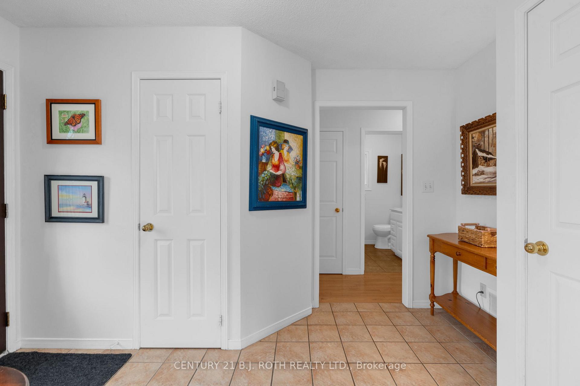 Photo 6 of 23 Grasett Crescent, Barrie, West Bayfield — HOMEH