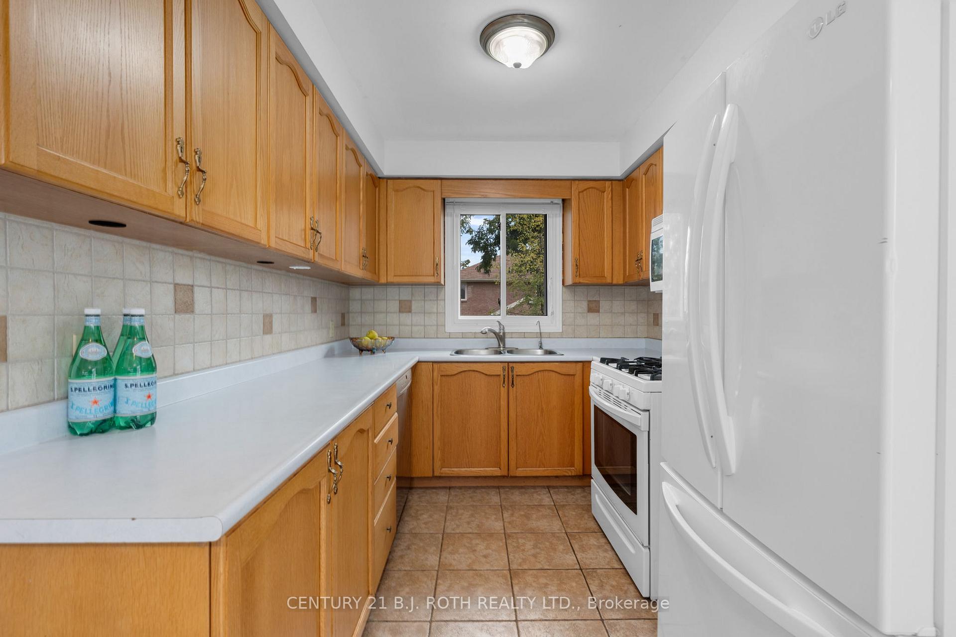 Photo 12 of 23 Grasett Crescent, Barrie, West Bayfield — HOMEH