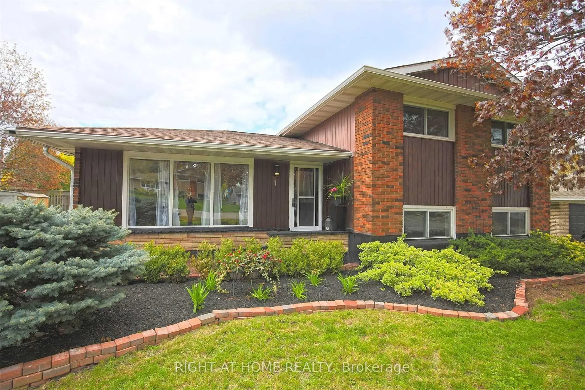 Photo 1 of 1 Bendamere Drive, Grimsby, Grimsby Beach — HOMEH