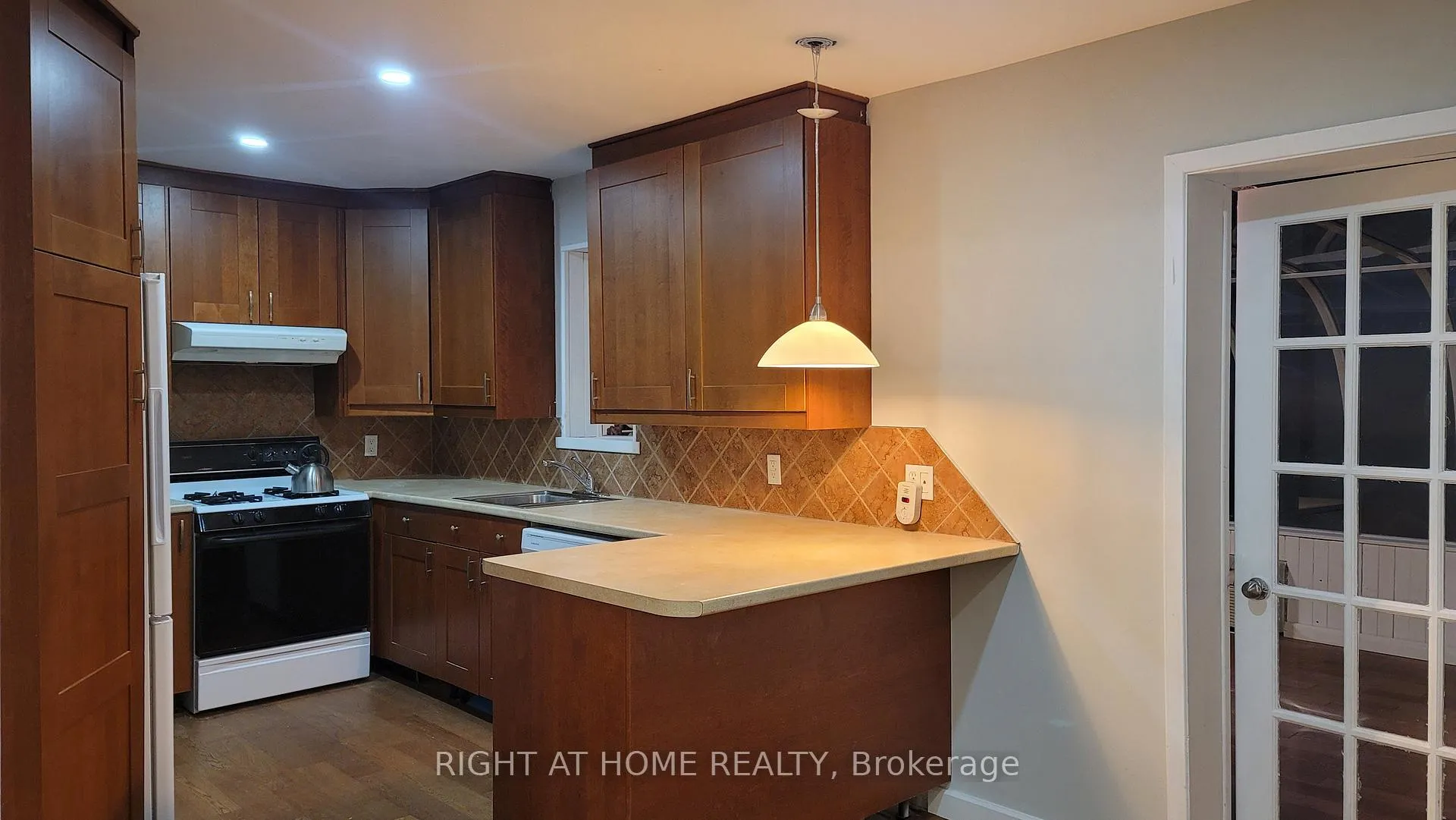 Photo 13 of 1 Bendamere Drive, Grimsby, Grimsby Beach — HOMEH