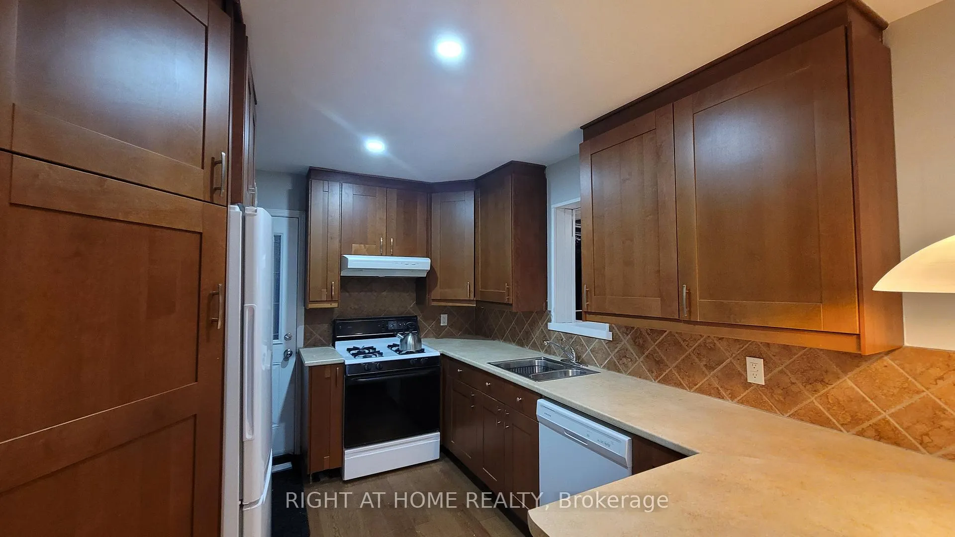 Photo 15 of 1 Bendamere Drive, Grimsby, Grimsby Beach — HOMEH