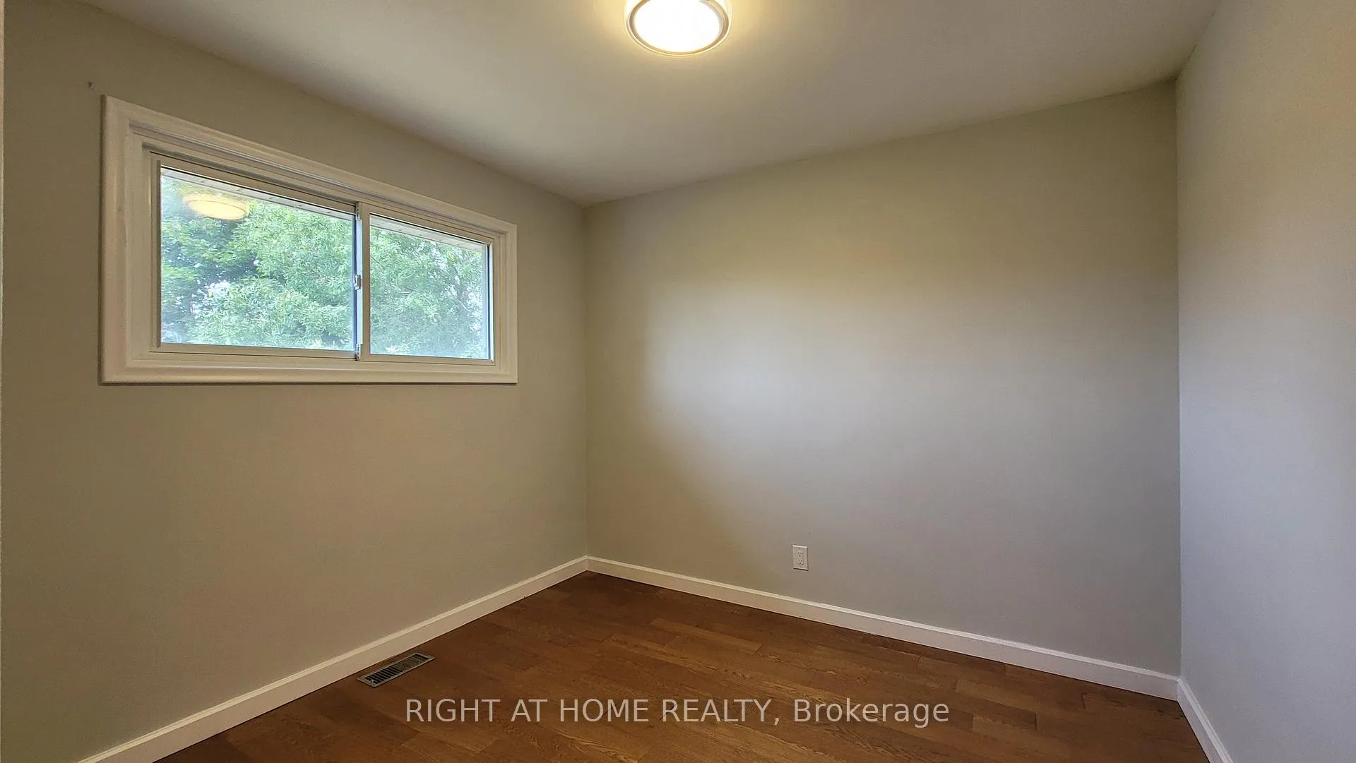 Photo 27 of 1 Bendamere Drive, Grimsby, Grimsby Beach — HOMEH