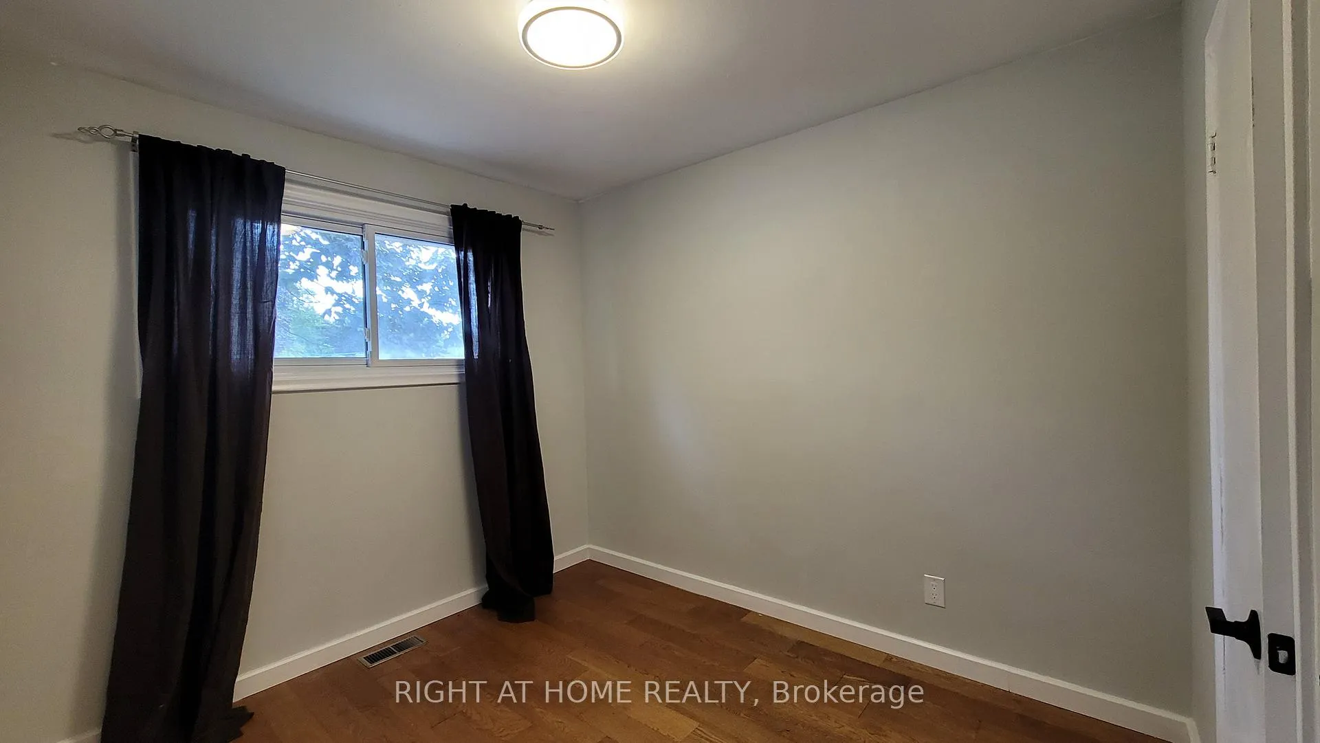 Photo 29 of 1 Bendamere Drive, Grimsby, Grimsby Beach — HOMEH