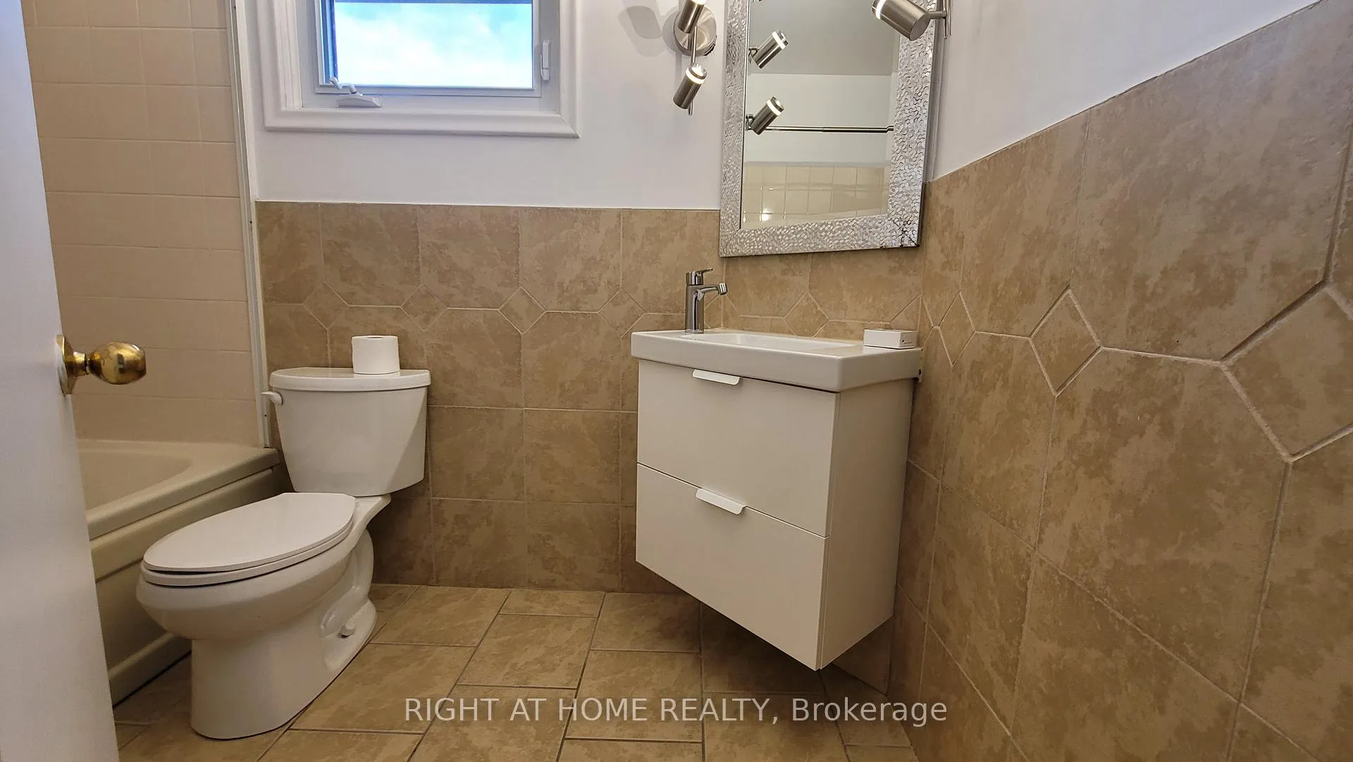 Photo 34 of 1 Bendamere Drive, Grimsby, Grimsby Beach — HOMEH
