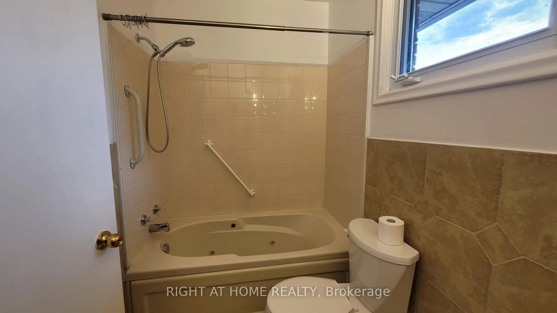 Photo 35 of 1 Bendamere Drive, Grimsby, Grimsby Beach — HOMEH