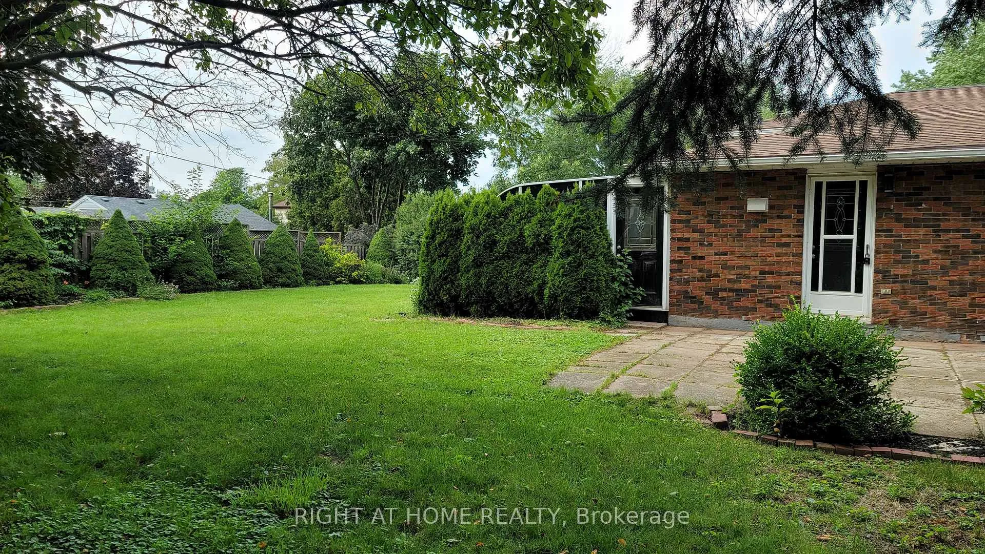 Photo 38 of 1 Bendamere Drive, Grimsby, Grimsby Beach — HOMEH
