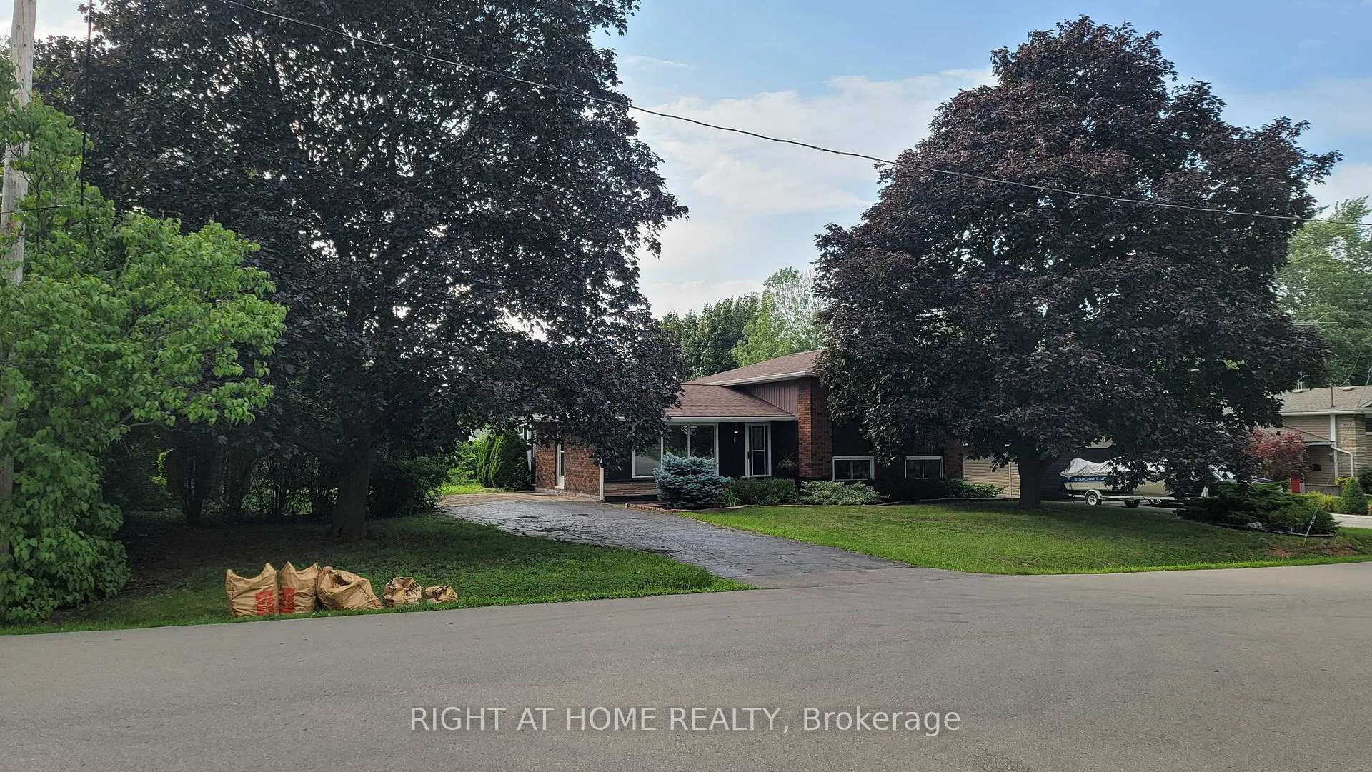 Photo 40 of 1 Bendamere Drive, Grimsby, Grimsby Beach — HOMEH