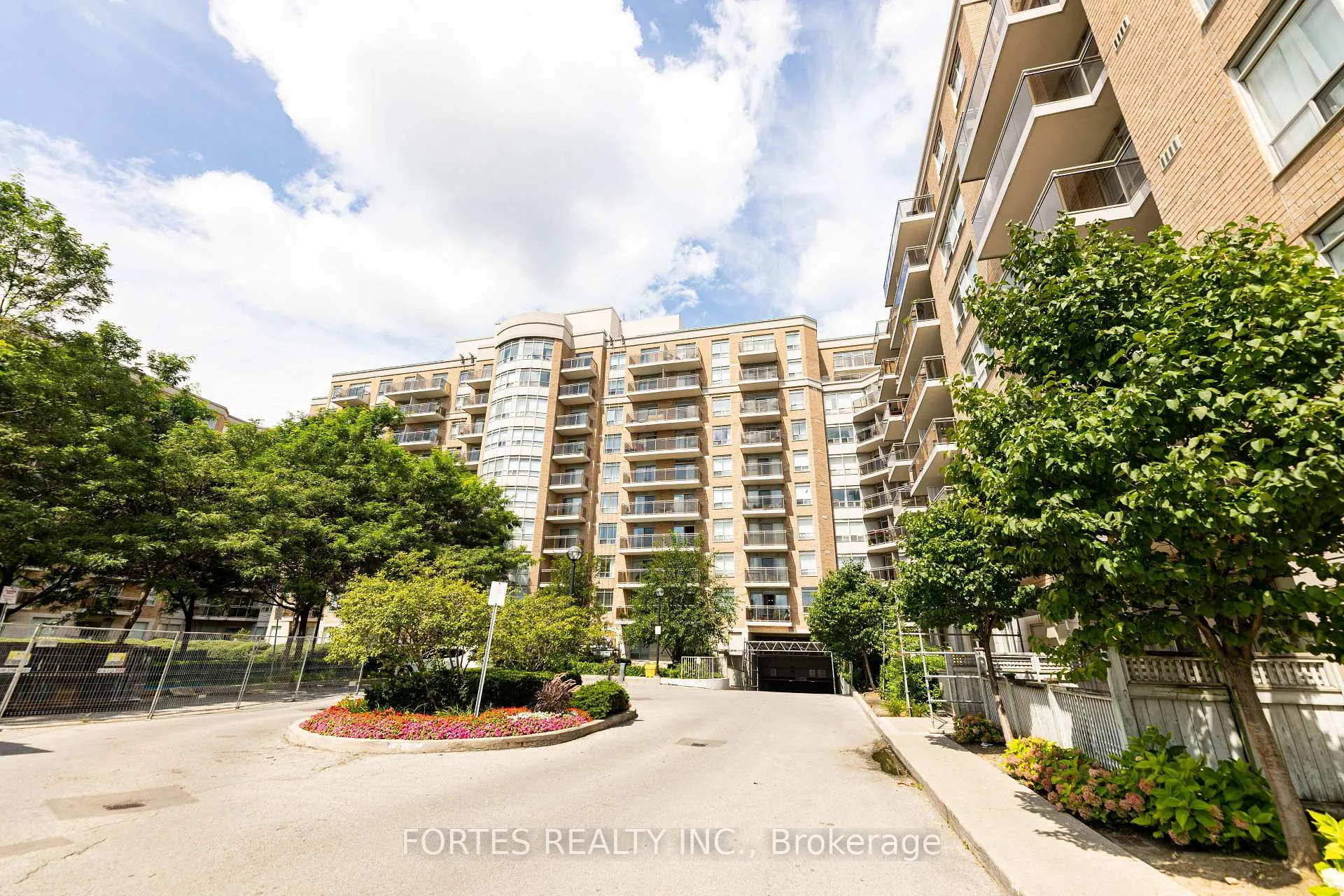 Front of Unit 404, 650 Lawrence Avenue W