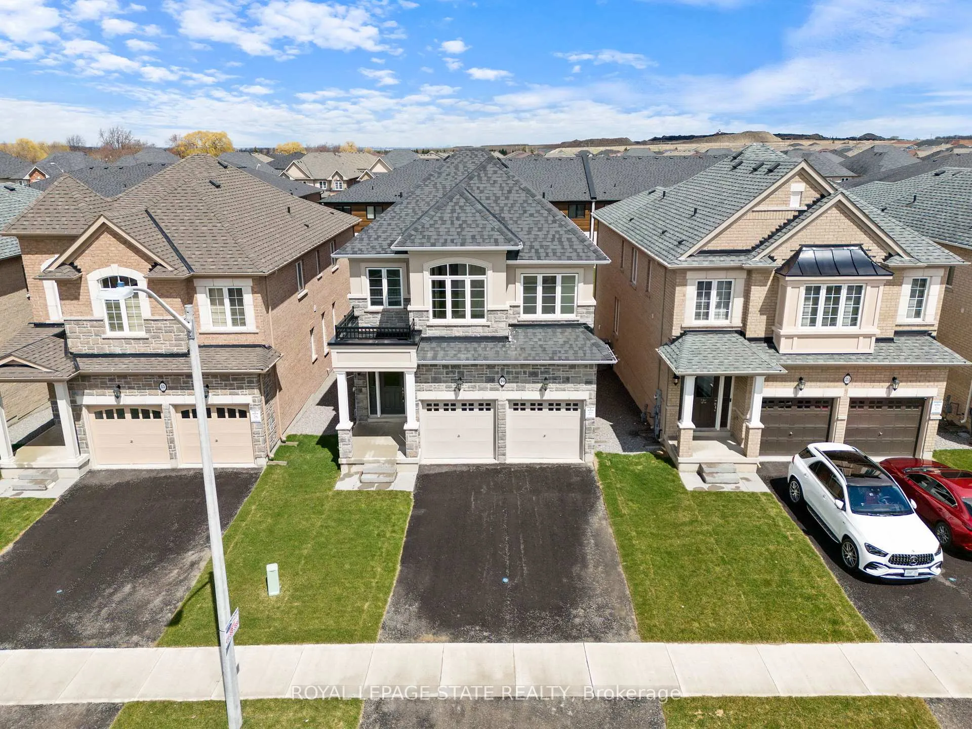 Photo 1 of 19 Shawbridge Court, Hamilton, Stoney Creek Mountain — HOMEH