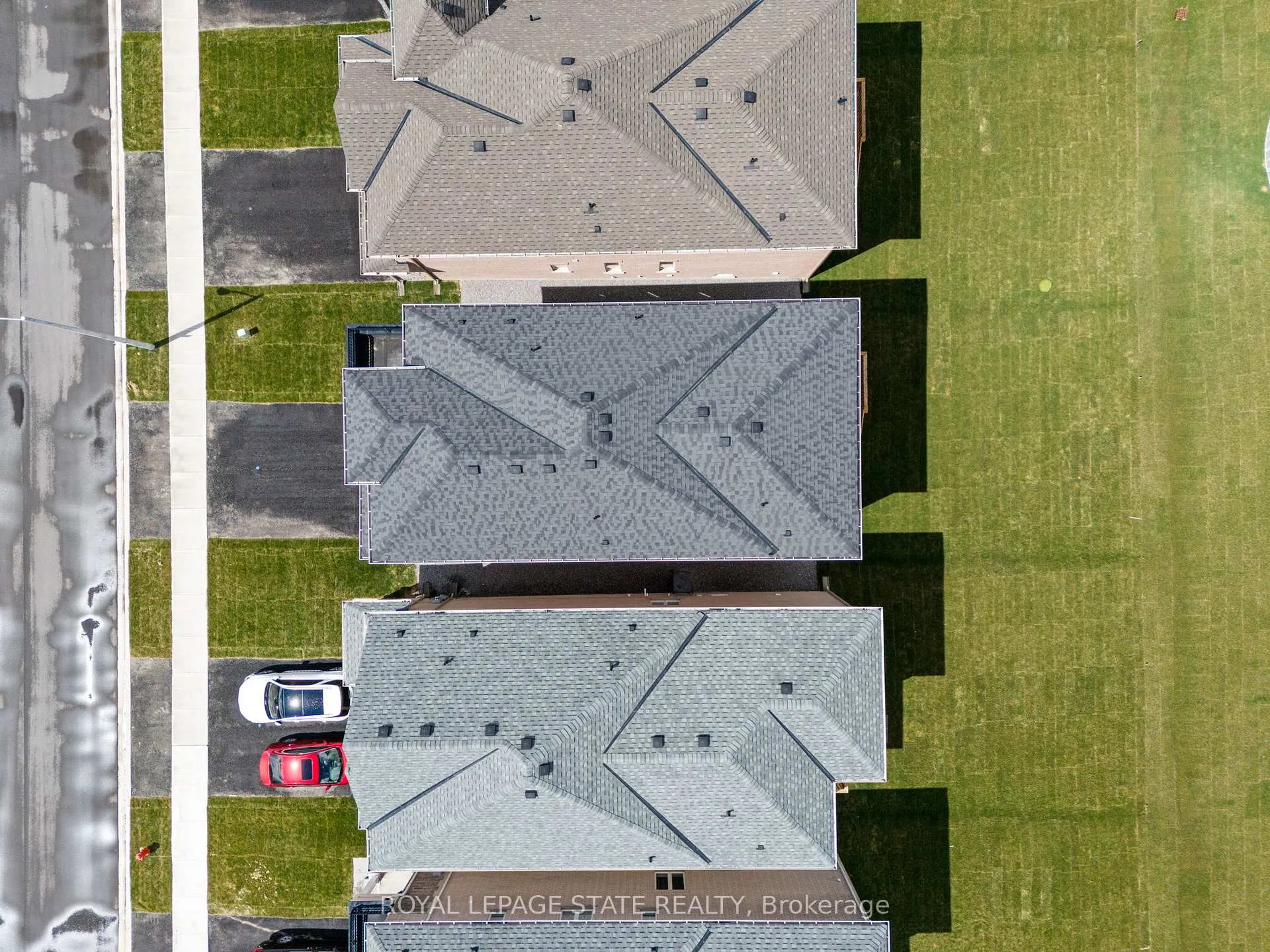 Photo 3 of 19 Shawbridge Court, Hamilton, Stoney Creek Mountain — HOMEH