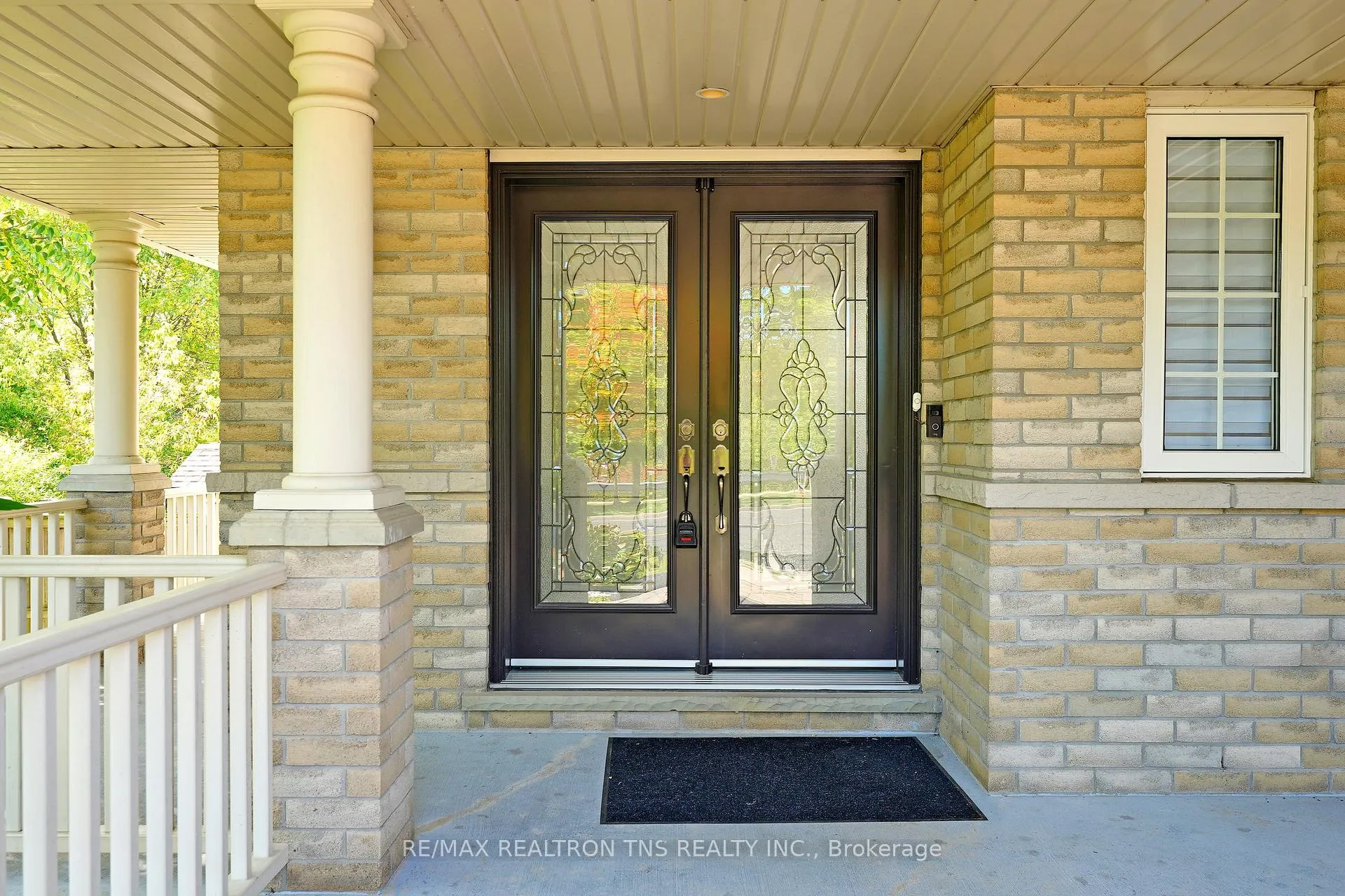 Photo 2 of 150 The Bridle Walk, Markham, Berczy — HOMEH