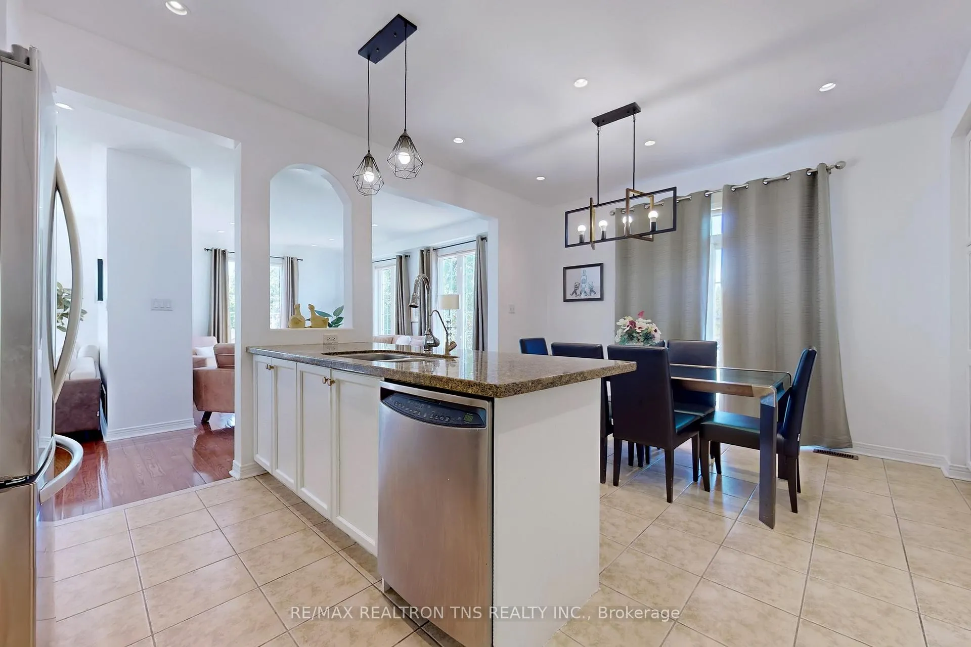 Photo 10 of 150 The Bridle Walk, Markham, Berczy — HOMEH