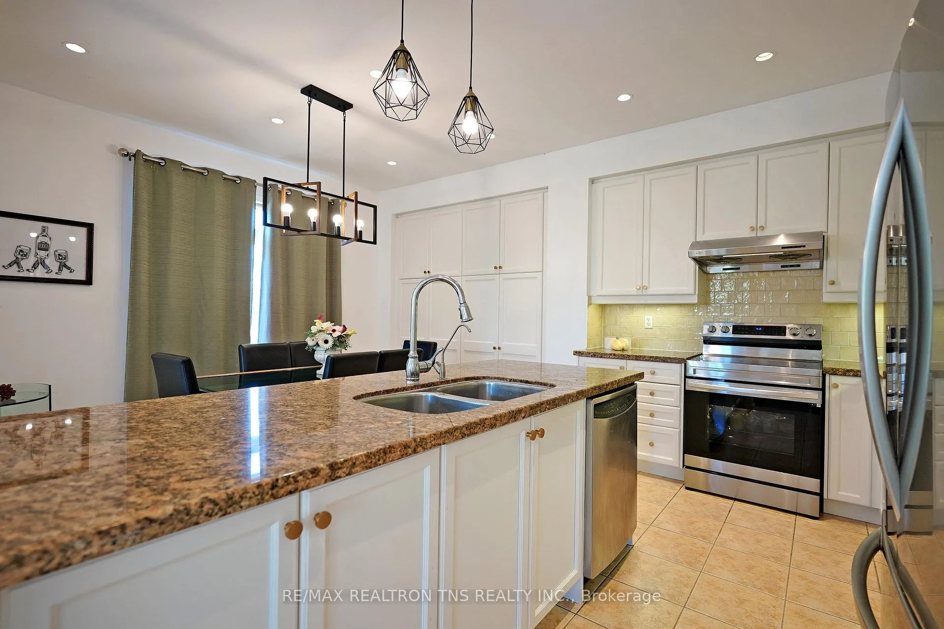 Photo 11 of 150 The Bridle Walk, Markham, Berczy — HOMEH