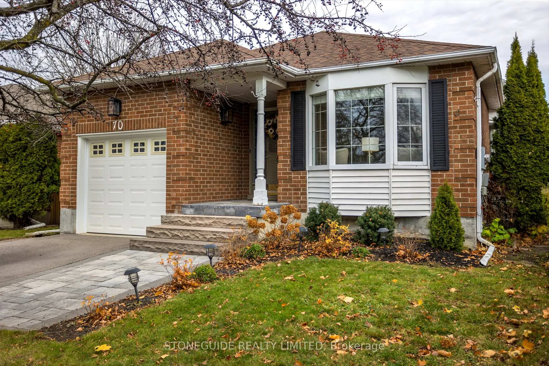 Photo 2 of 70 Homefield Square, Clarington, Courtice — HOMEH