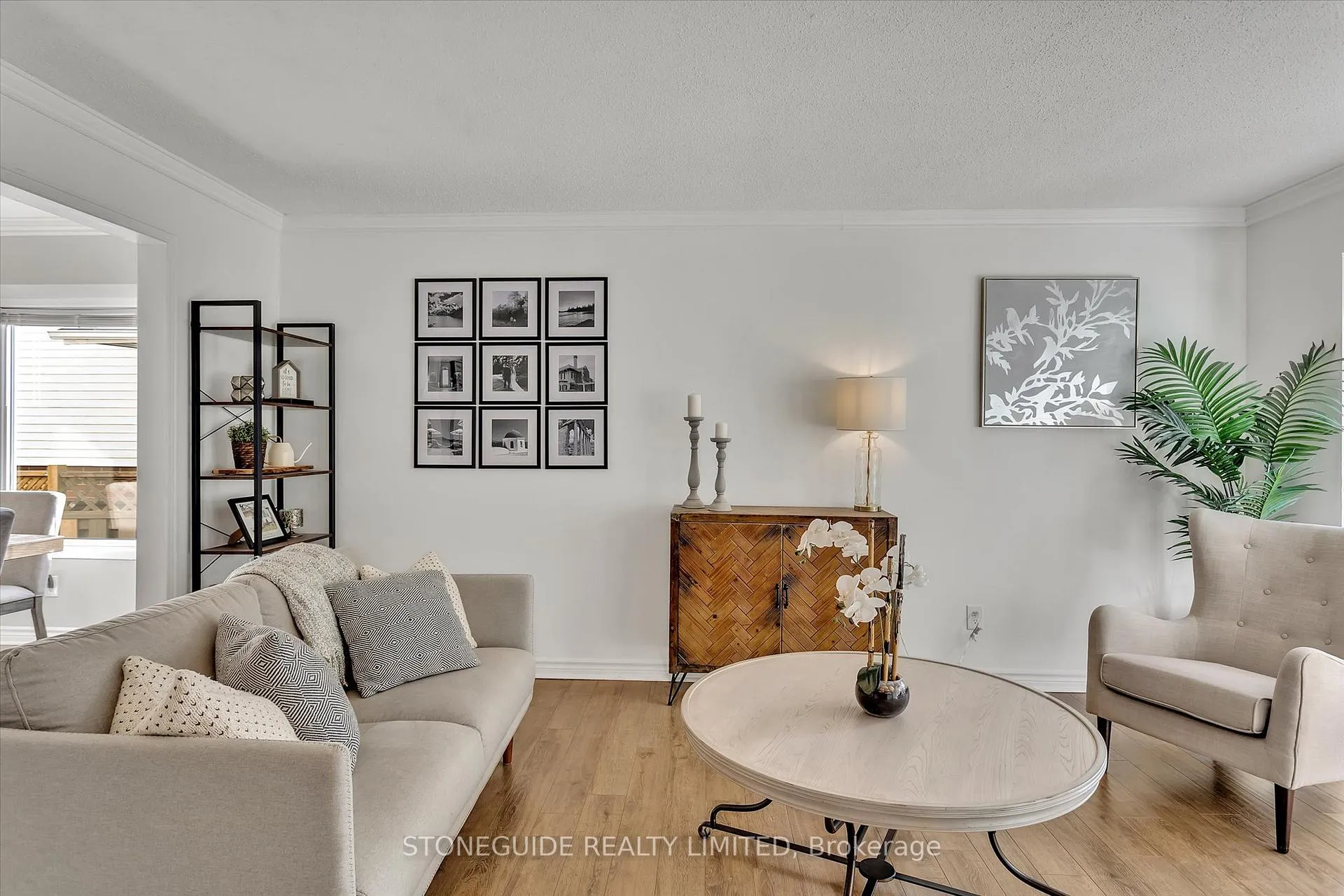 Photo 7 of 70 Homefield Square, Clarington, Courtice — HOMEH