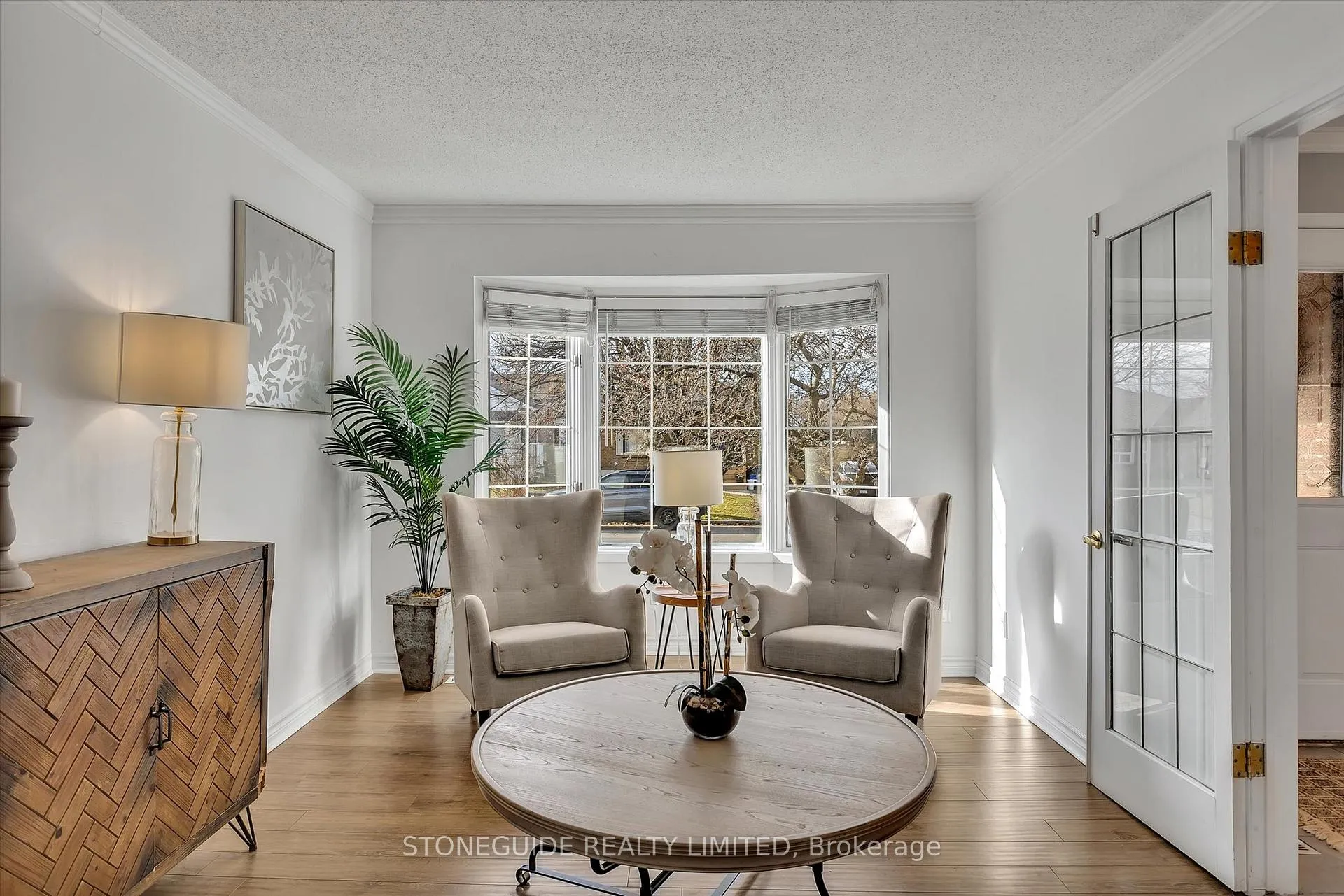 Photo 8 of 70 Homefield Square, Clarington, Courtice — HOMEH