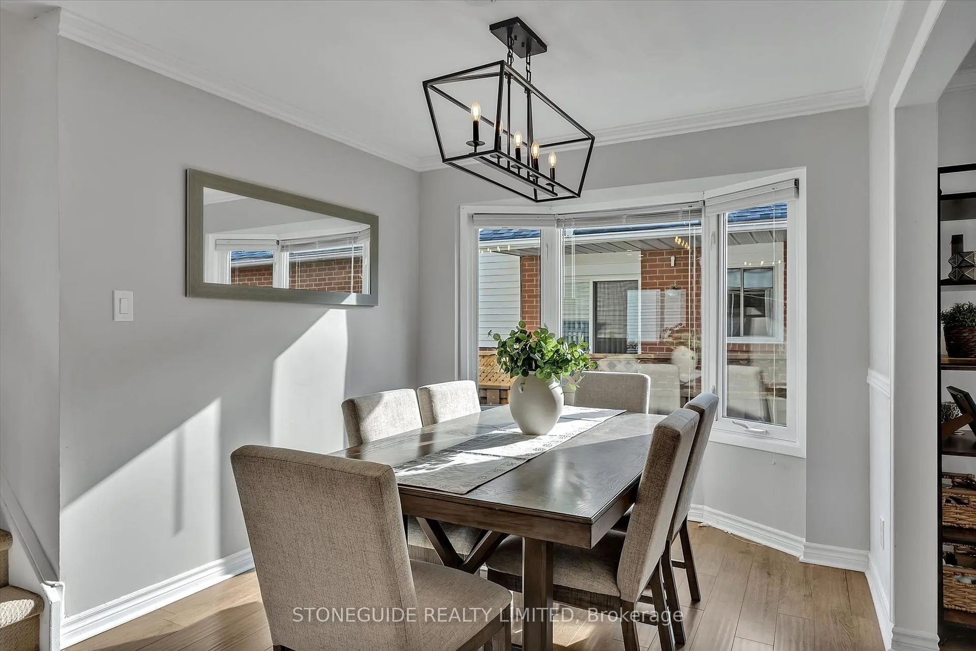 Photo 10 of 70 Homefield Square, Clarington, Courtice — HOMEH