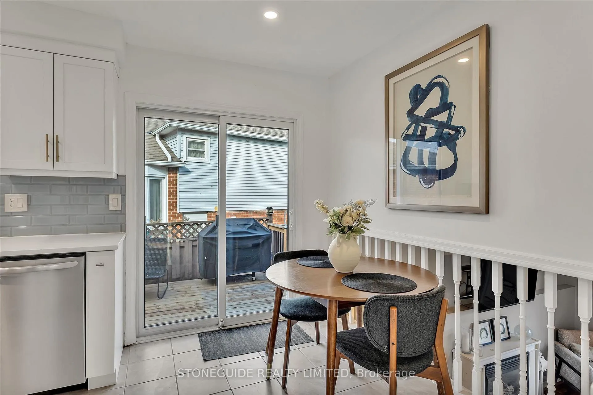 Photo 13 of 70 Homefield Square, Clarington, Courtice — HOMEH