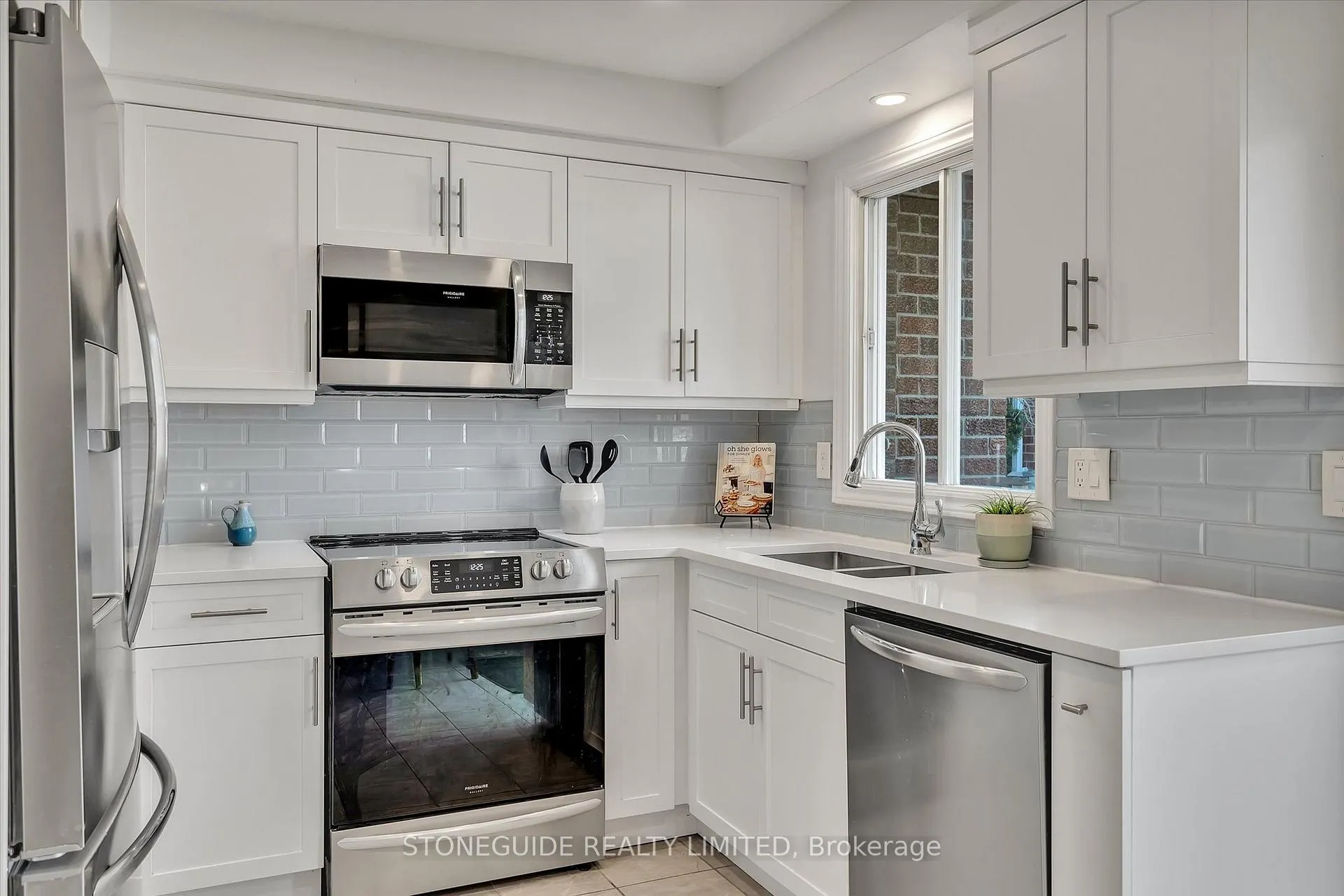 Photo 15 of 70 Homefield Square, Clarington, Courtice — HOMEH