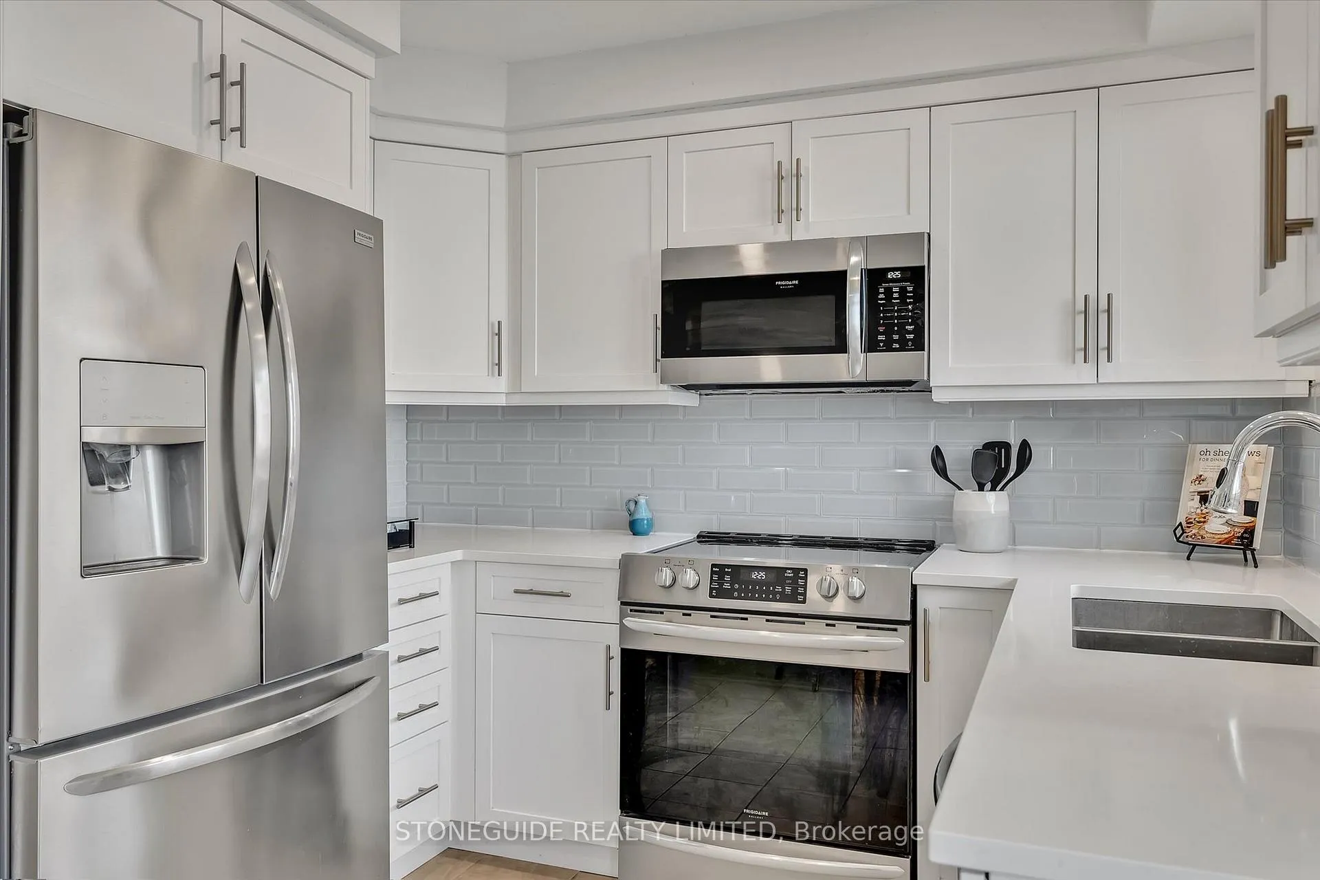 Photo 16 of 70 Homefield Square, Clarington, Courtice — HOMEH