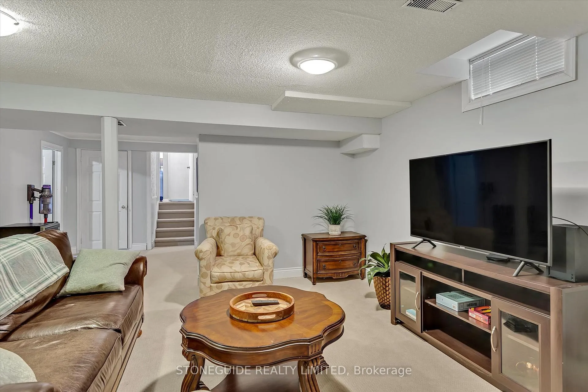 Photo 31 of 70 Homefield Square, Clarington, Courtice — HOMEH