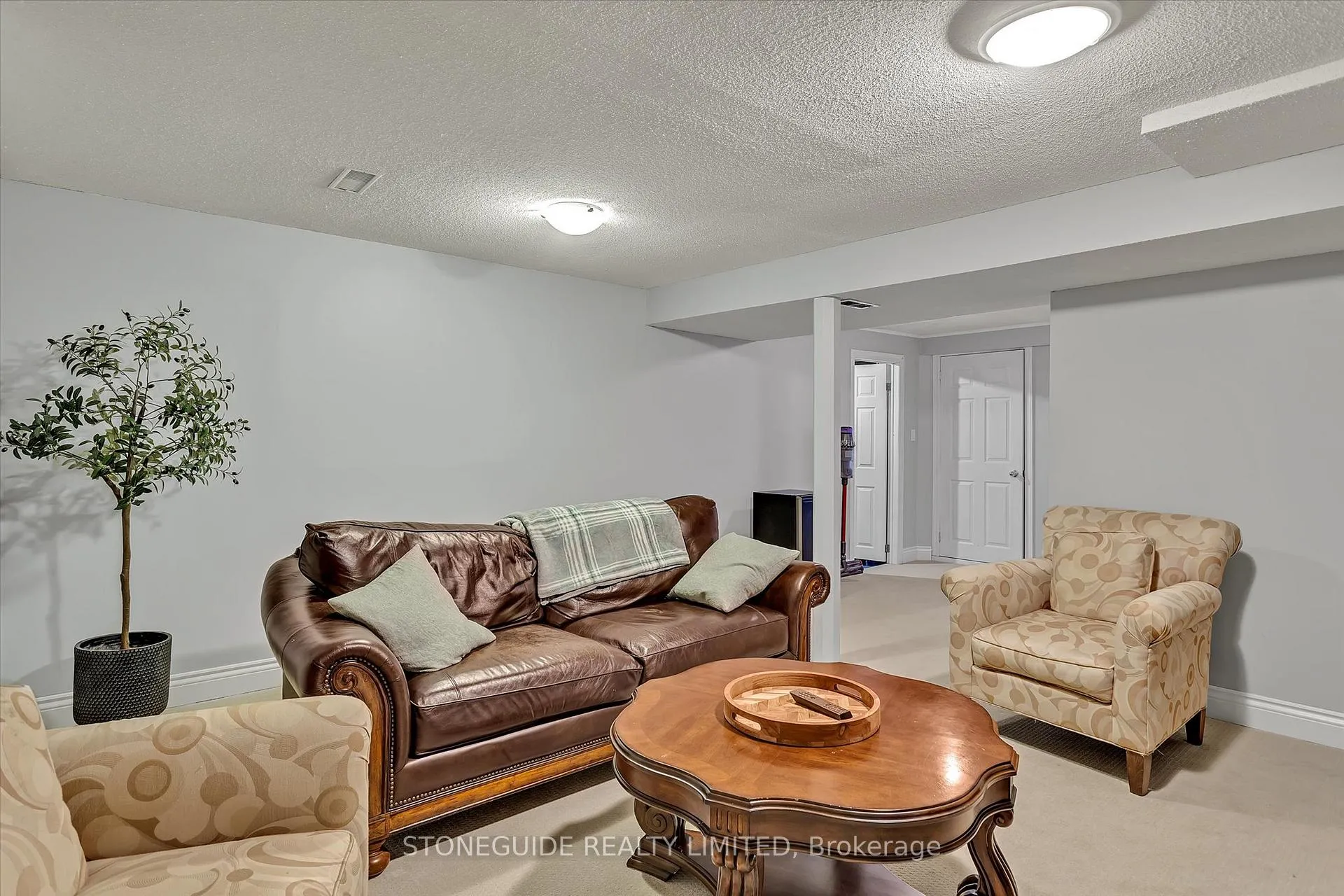 Photo 32 of 70 Homefield Square, Clarington, Courtice — HOMEH