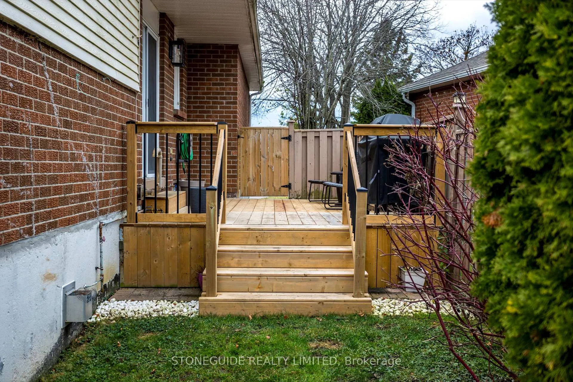 Photo 35 of 70 Homefield Square, Clarington, Courtice — HOMEH