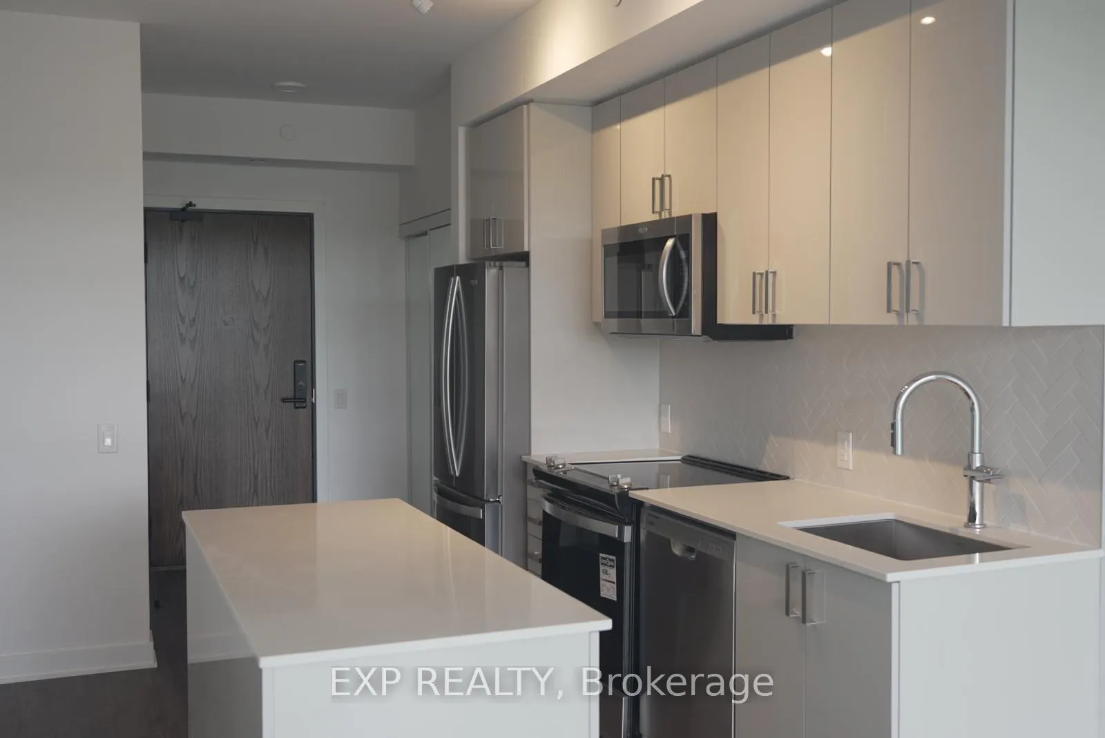 Photo 4 of Unit 602, 2782 Barton Street E, Hamilton, Riverdale — HOMEH