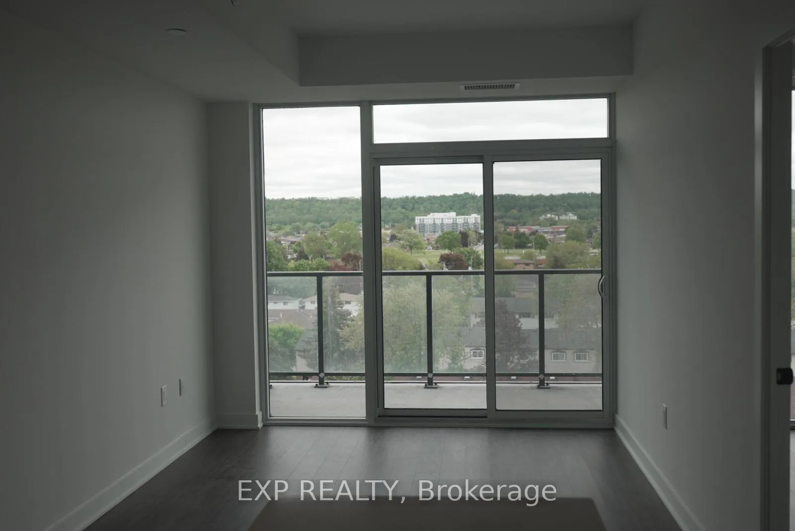 Photo 6 of Unit 602, 2782 Barton Street E, Hamilton, Riverdale — HOMEH