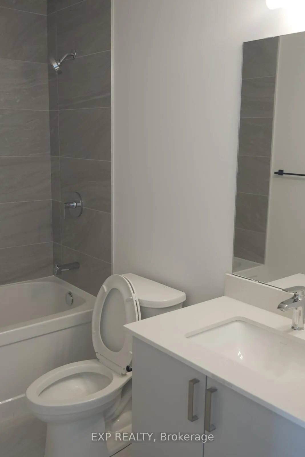 Photo 8 of Unit 602, 2782 Barton Street E, Hamilton, Riverdale — HOMEH