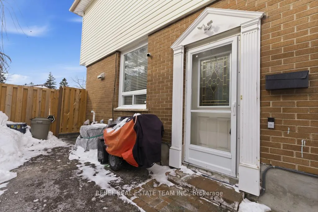Photo 2 of 244 Waverly Street S, Oshawa, Vanier — HOMEH